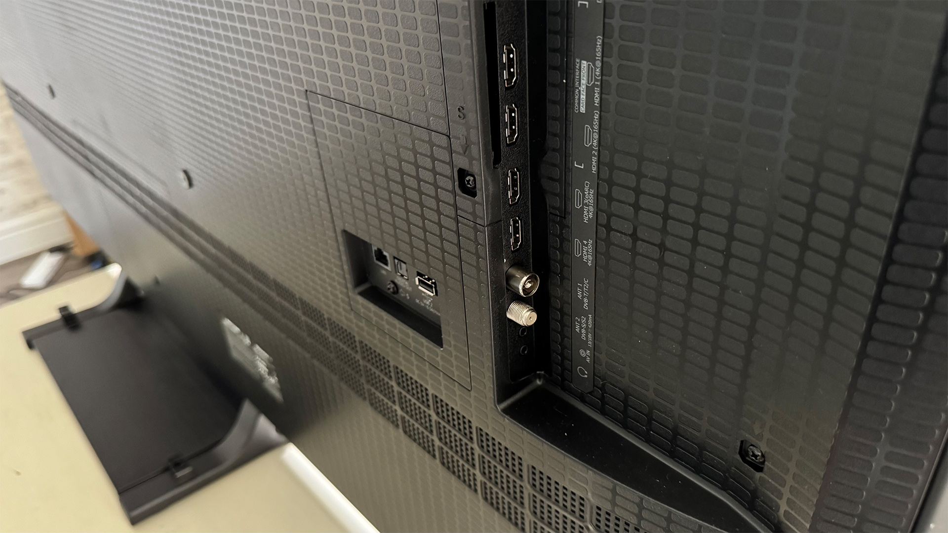 Обзор Hisense U7Q Pro (65U7QTUK Pro) — контрастная VA-панель картинка Hisense U7Q Pro — впечатляющий ТВ | DGL.RU