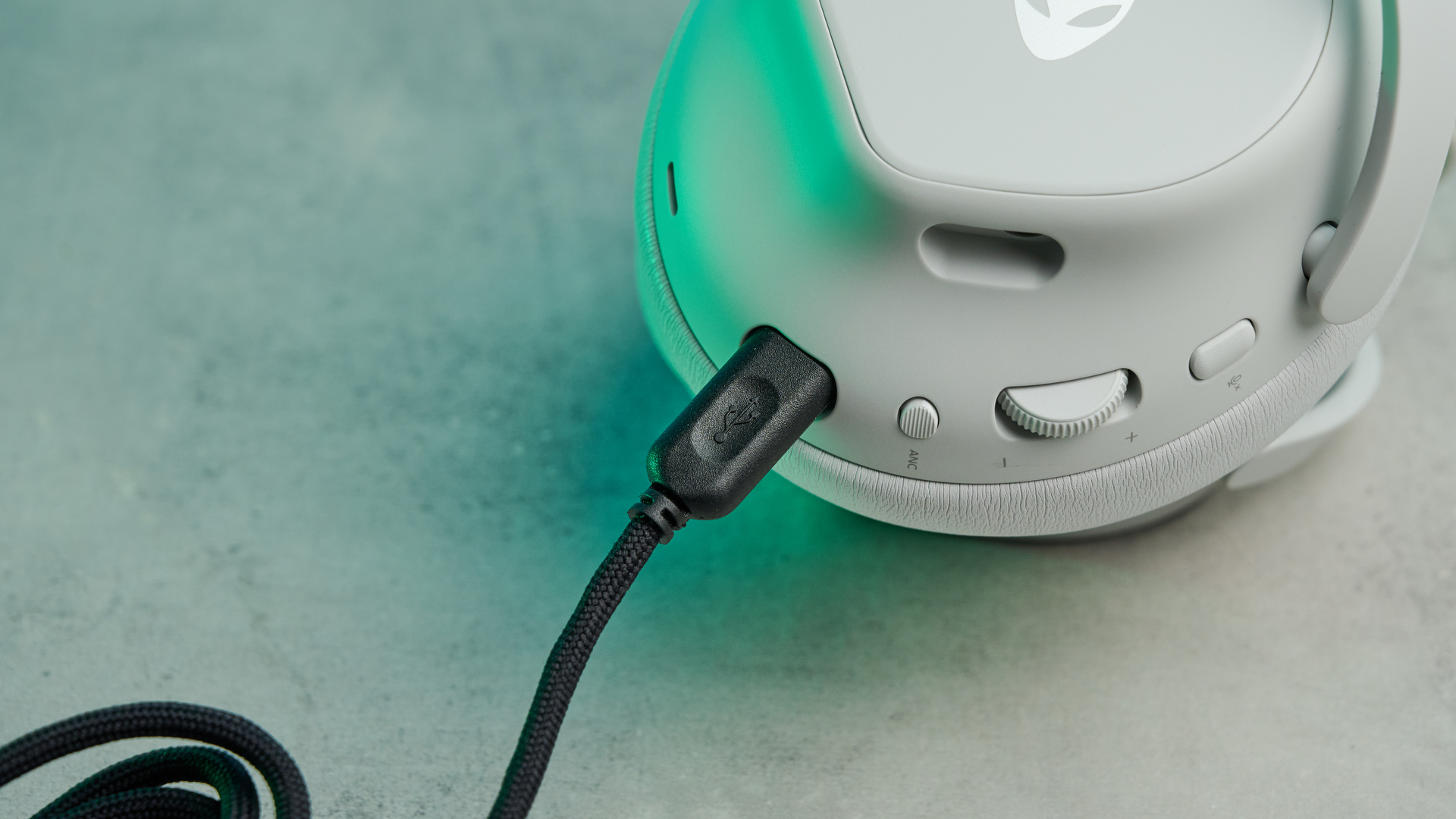 Игровая гарнитура Alienware Pro | DGL.RU