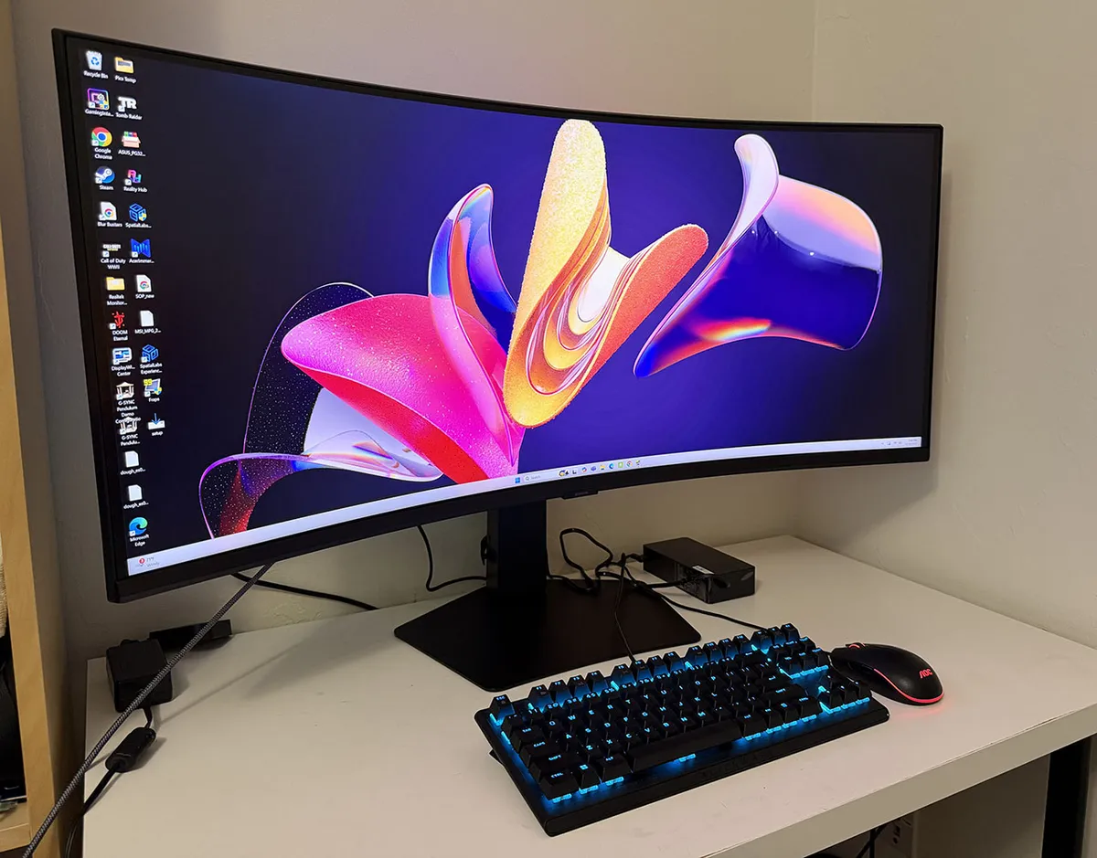 Обзор Samsung Odyssey G7 S40FG75: быстрый великолепный монитор картинка Игровой монитор Samsung Odyssey G7 S40FG75 | DGL.RU