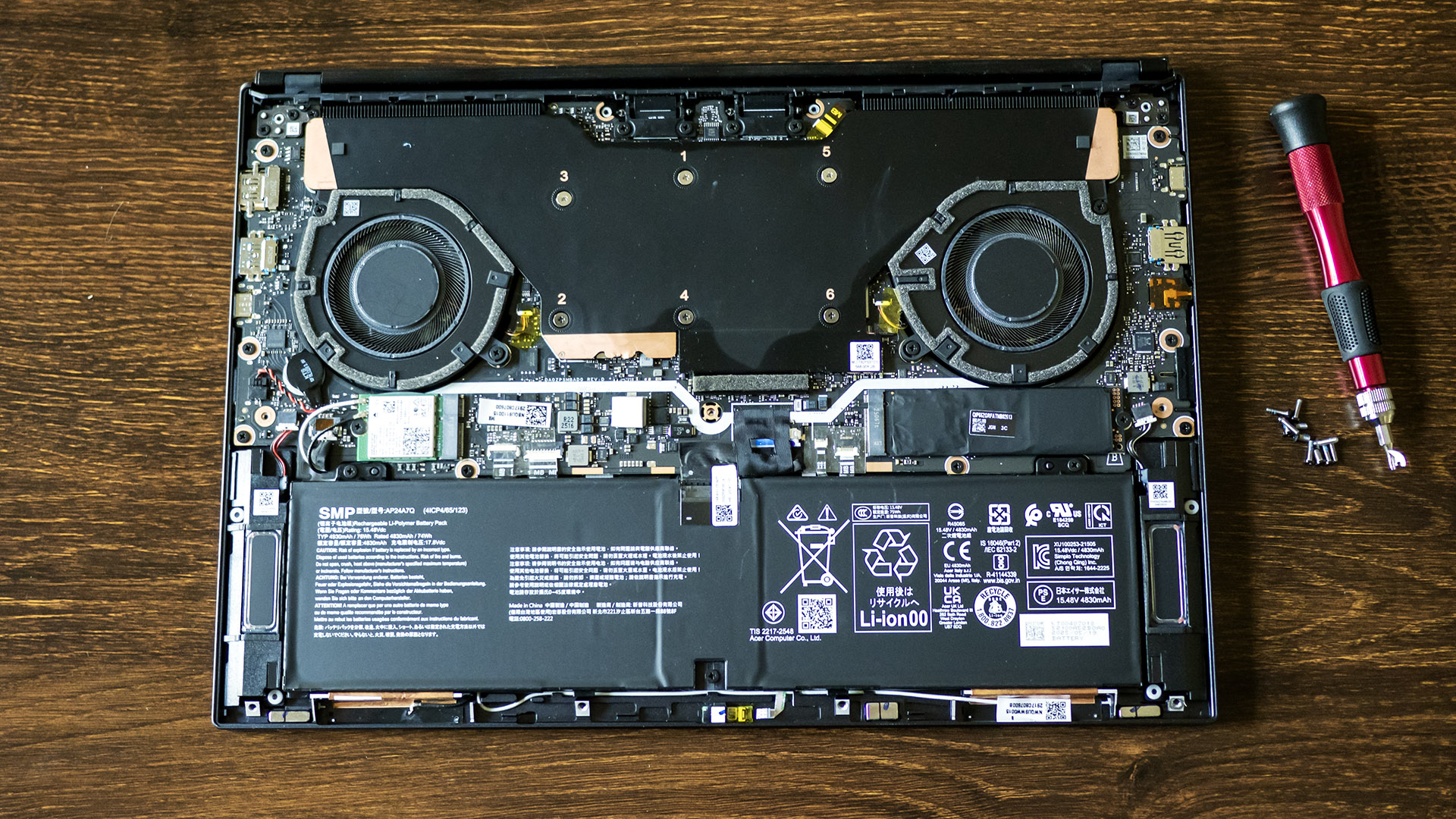 Обзор Acer Predator Triton 14 AI: ноутбук для креативных мобильных игр картинка Игровой ноутбук Acer Predator Triton 14 AI | DGL.RU