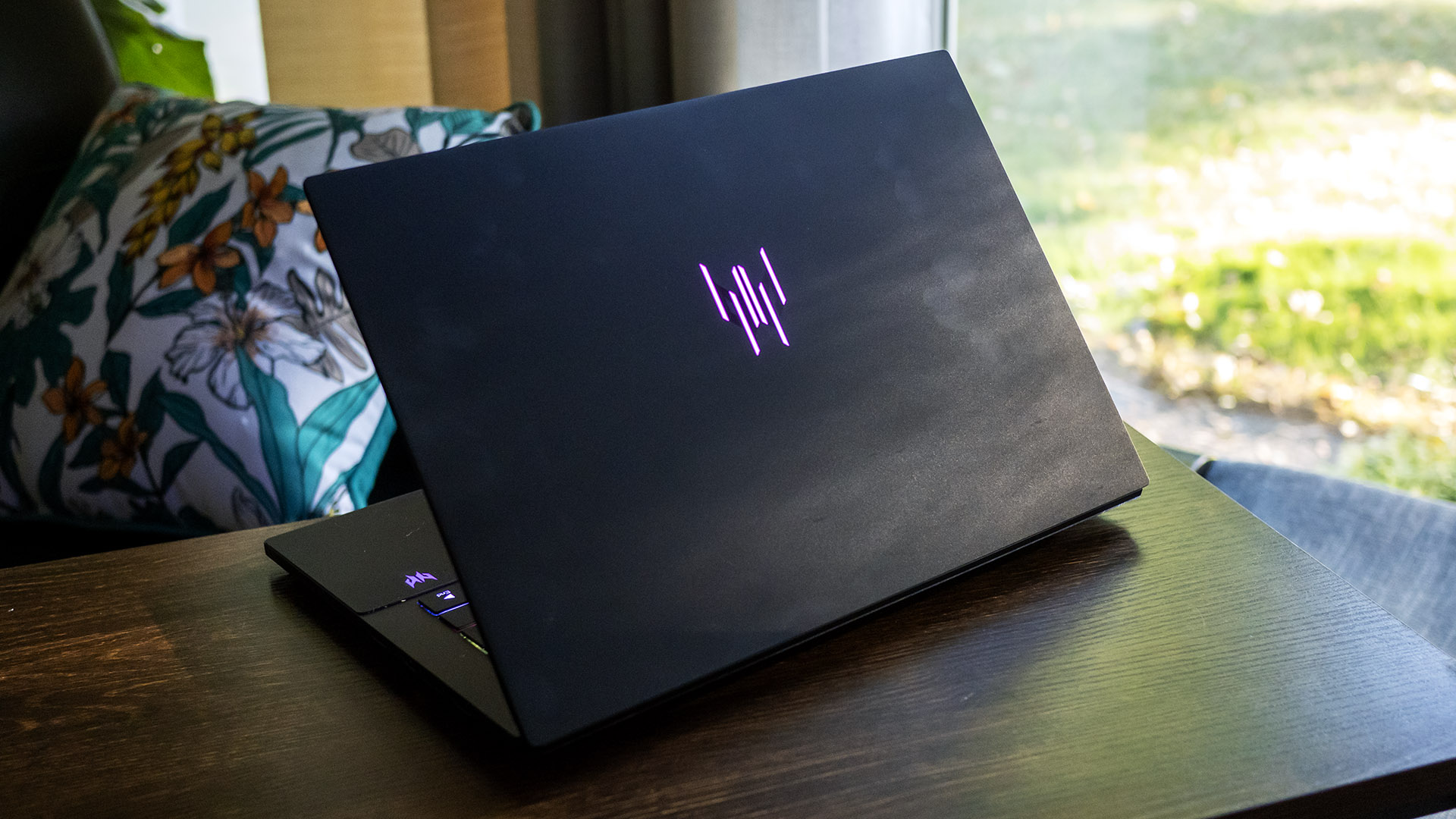 Обзор Acer Predator Triton 14 AI: ноутбук для креативных мобильных игр картинка Игровой ноутбук Acer Predator Triton 14 AI | DGL.RU