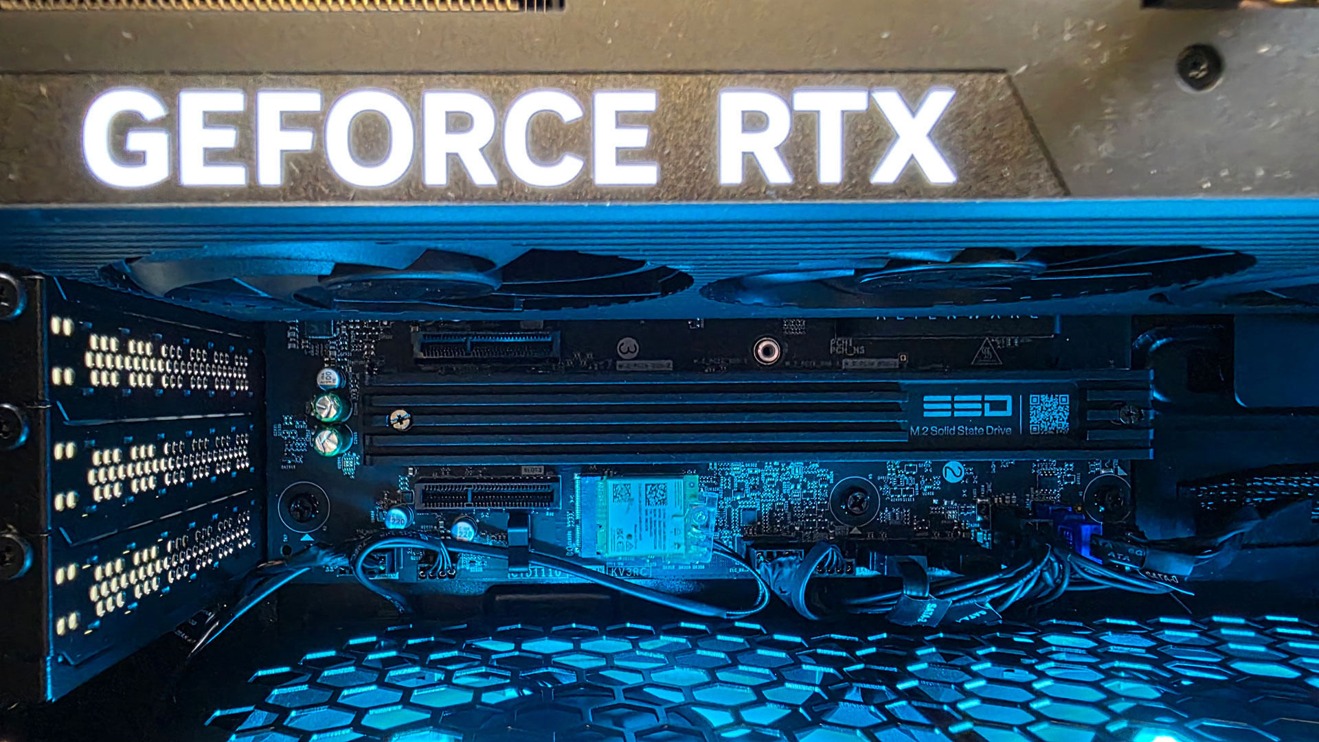 Обзор Alienware Area-51: массивный игровой корпус Dell теперь поддерживает процессоры Intel и AMD картинка Игровой ПК Alienware Area-51 с Intel и AMD | DGL.RU