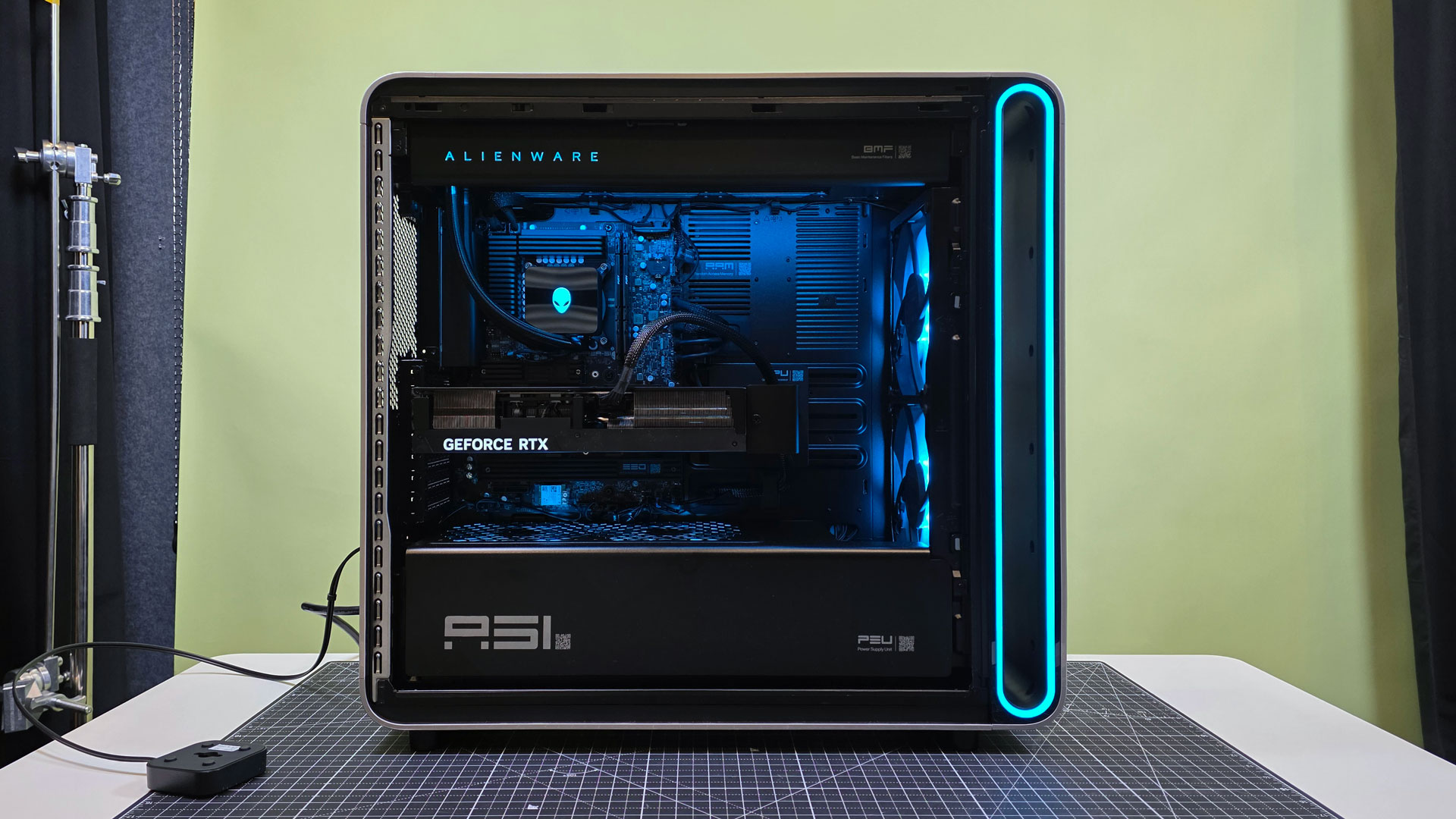 Обзор Alienware Area-51: массивный игровой корпус Dell теперь поддерживает процессоры Intel и AMD картинка Игровой ПК Alienware Area-51 с Intel и AMD | DGL.RU