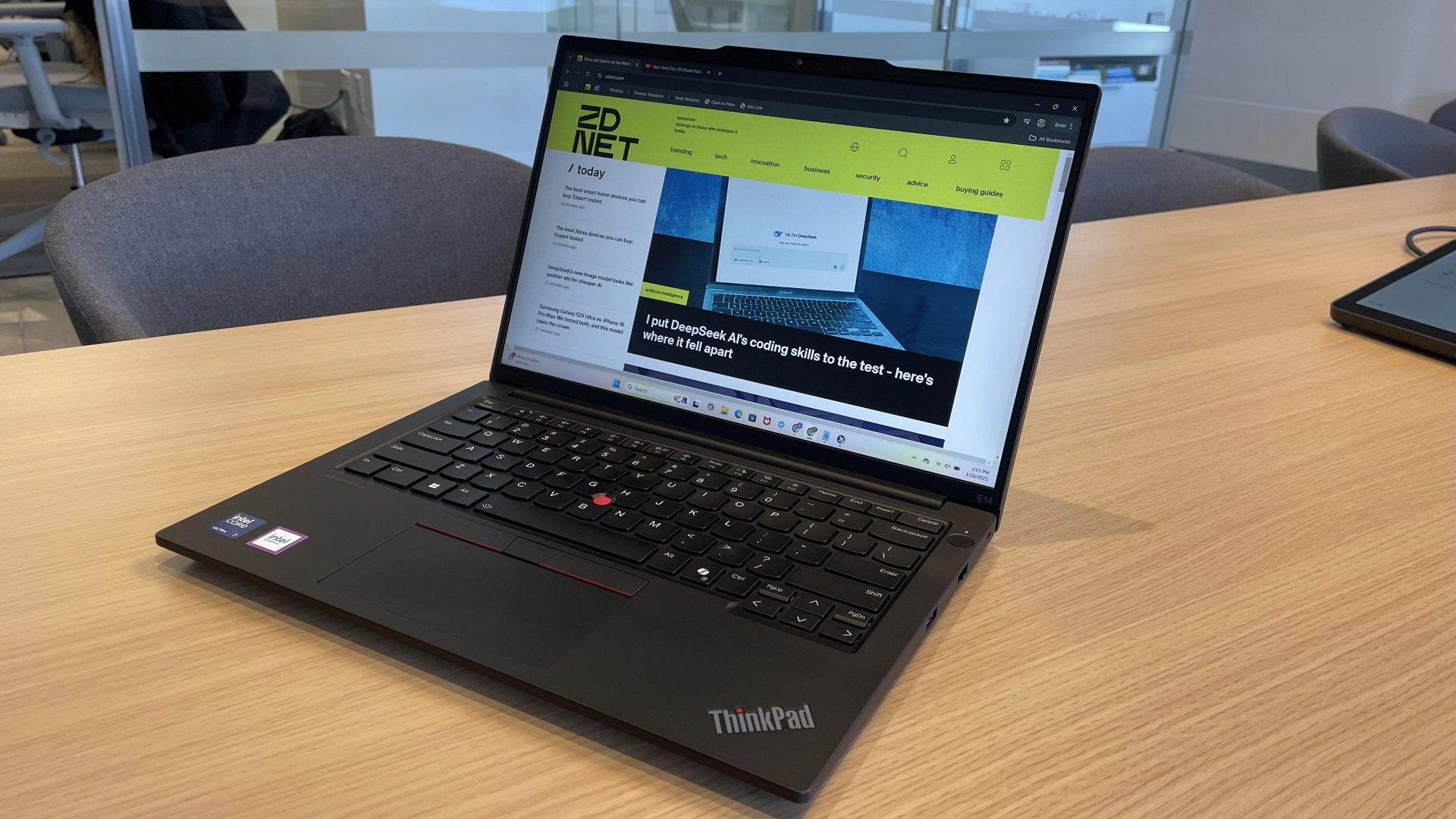Лучшие ноутбуки 2025 года: топ-9 по мнению экспертов картинка Lenovo ThinkPad E14 Gen 6 — лучший недорогой ноутбук для работы