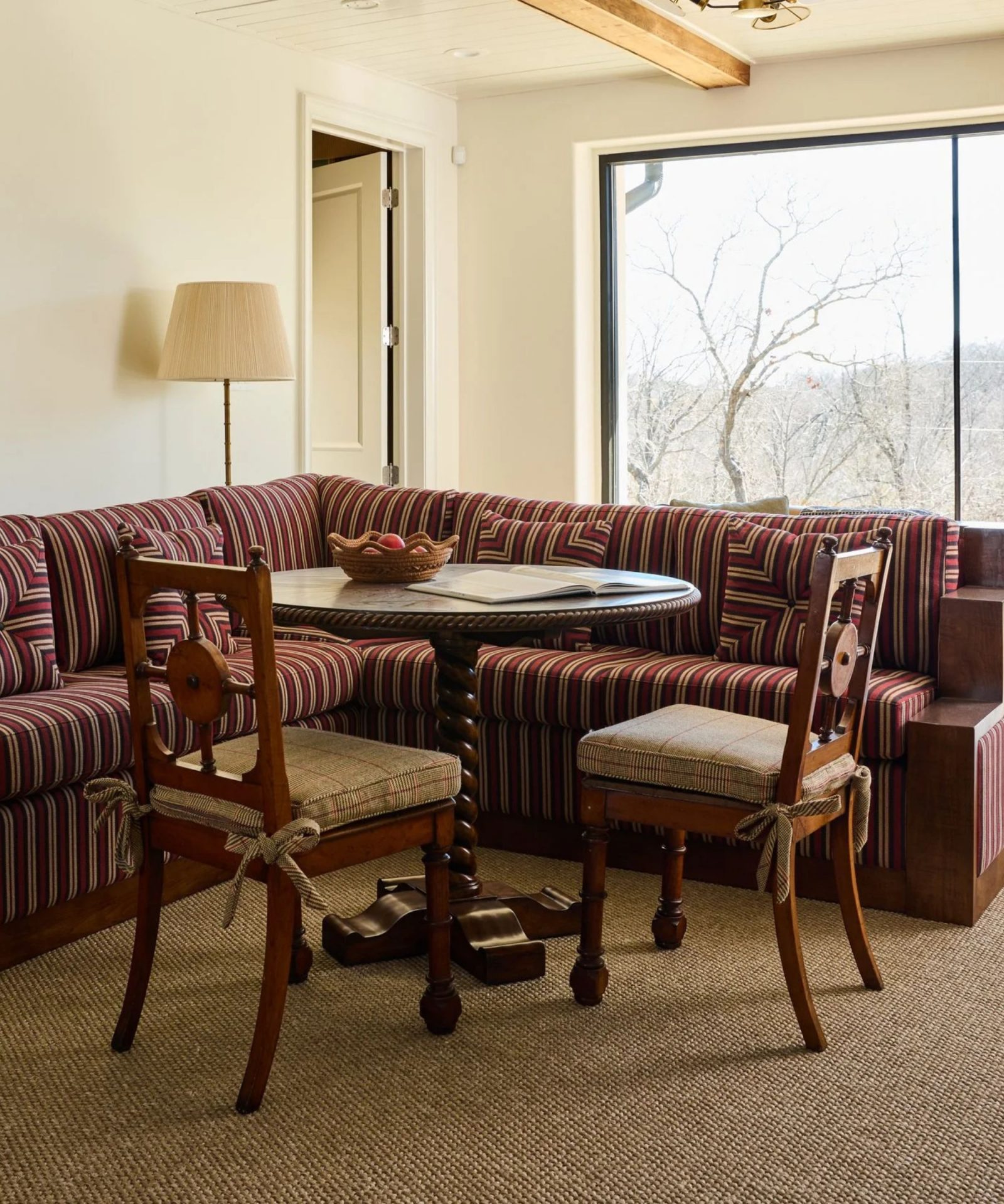 Ностальгия меняет интерьер: уютные эмоции против тихой роскоши картинка Интерьер: уютная ностальгия — зимний тренд | DGL.RU