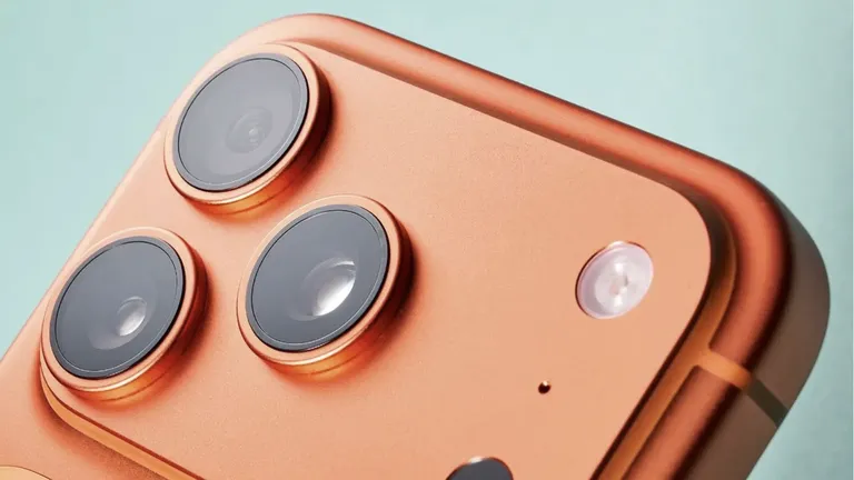 iPhone кошмарит пользователей: фото превращаются в красный кошмар картинка iPhone