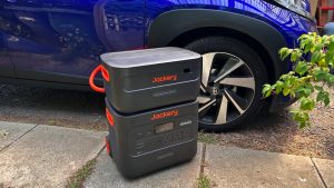 Jackery Explorer 2000 Plus обещает автономность на две недели — но одно решение здесь всё равно расстраивает