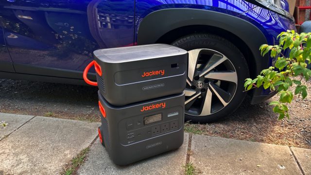 Jackery Explorer 2000 Plus обещает автономность на две недели — но одно решение здесь всё равно расстраивает (1) Jackery Explorer 2000 Plus обещает автономность на две недели — но одно решение здесь всё равно расстраивает