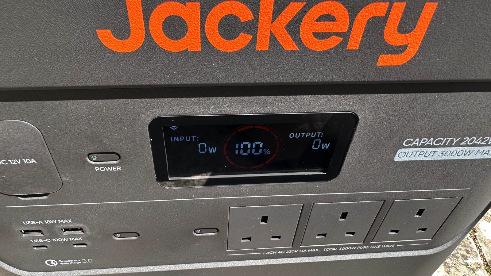 Jackery Explorer 2000 Plus обещает автономность на две недели — но одно решение здесь всё равно расстраивает картинка Jackery Explorer 2000 Plus обещает автономность на две недели — но одно решение здесь всё равно расстраивает