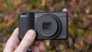 Обзор камеры Ricoh GR IV — неожиданное улучшение 