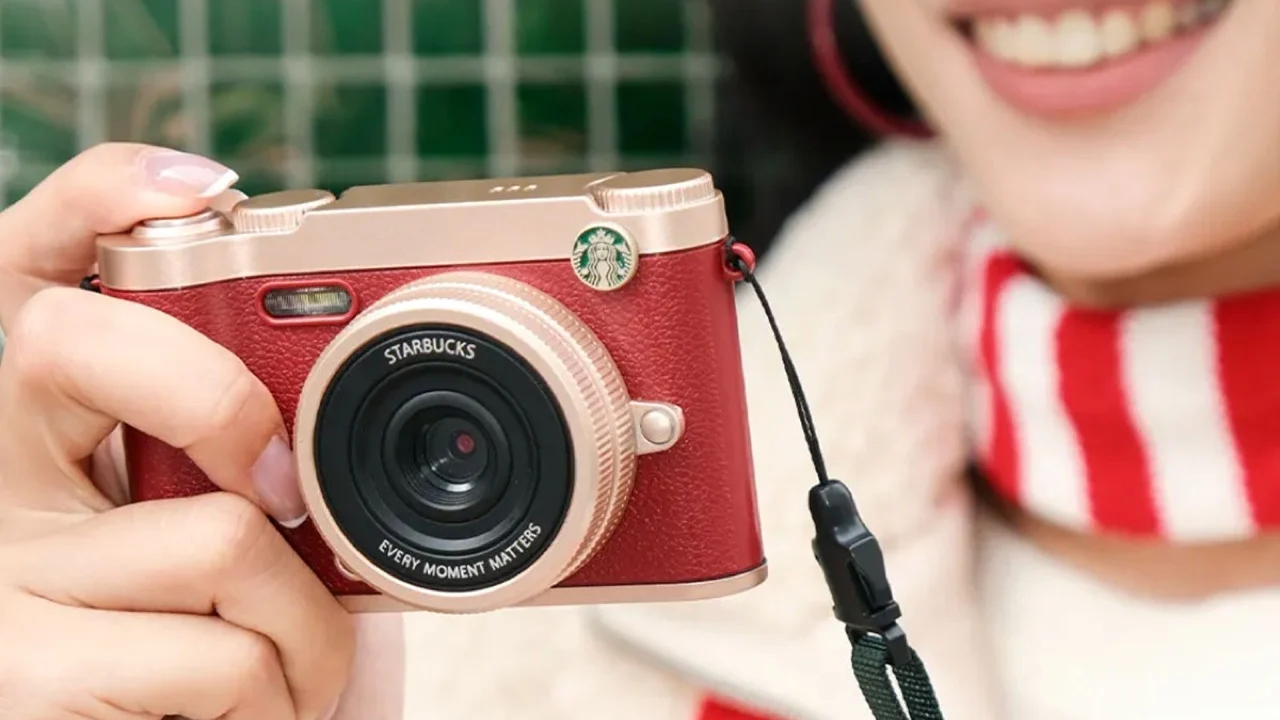 Starbucks Camera будоражит воображение и вызывает споры среди ценителей картинка Камера Starbucks Camera с двумя сенсорами | DGL.RU