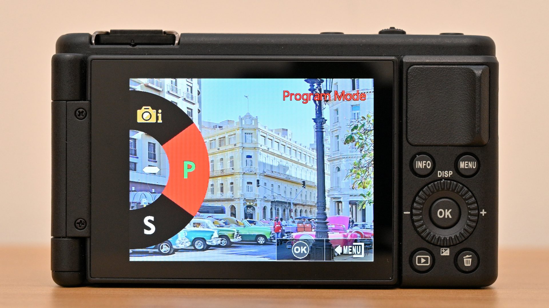 Обзор Yashica City 300: превосходное качество изображения картинка Камера Yashica City 300: стильная, лёгкая | DGL.RU