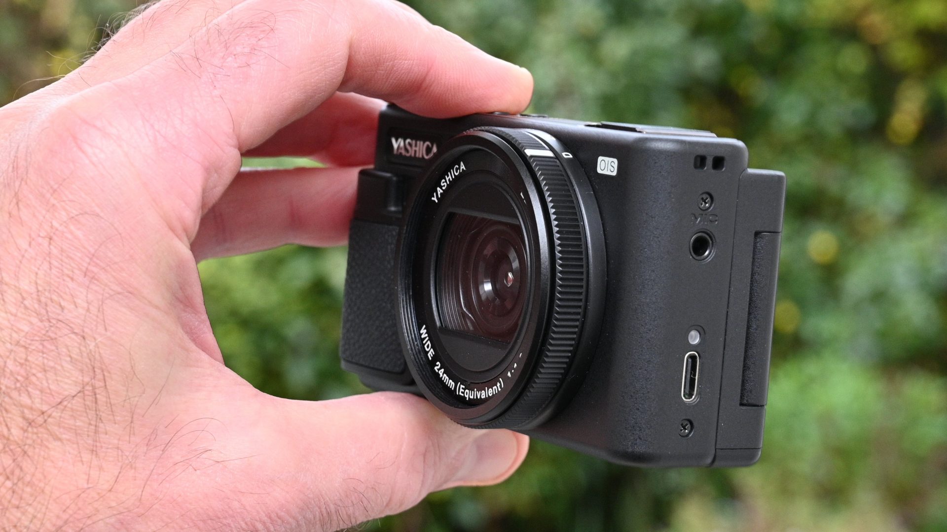 Обзор Yashica City 300: превосходное качество изображения картинка Камера Yashica City 300: стильная, лёгкая | DGL.RU