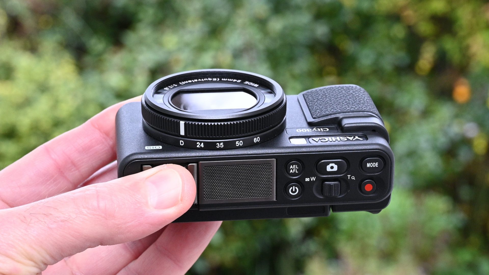 Обзор Yashica City 300: превосходное качество изображения картинка Камера Yashica City 300: стильная, лёгкая | DGL.RU