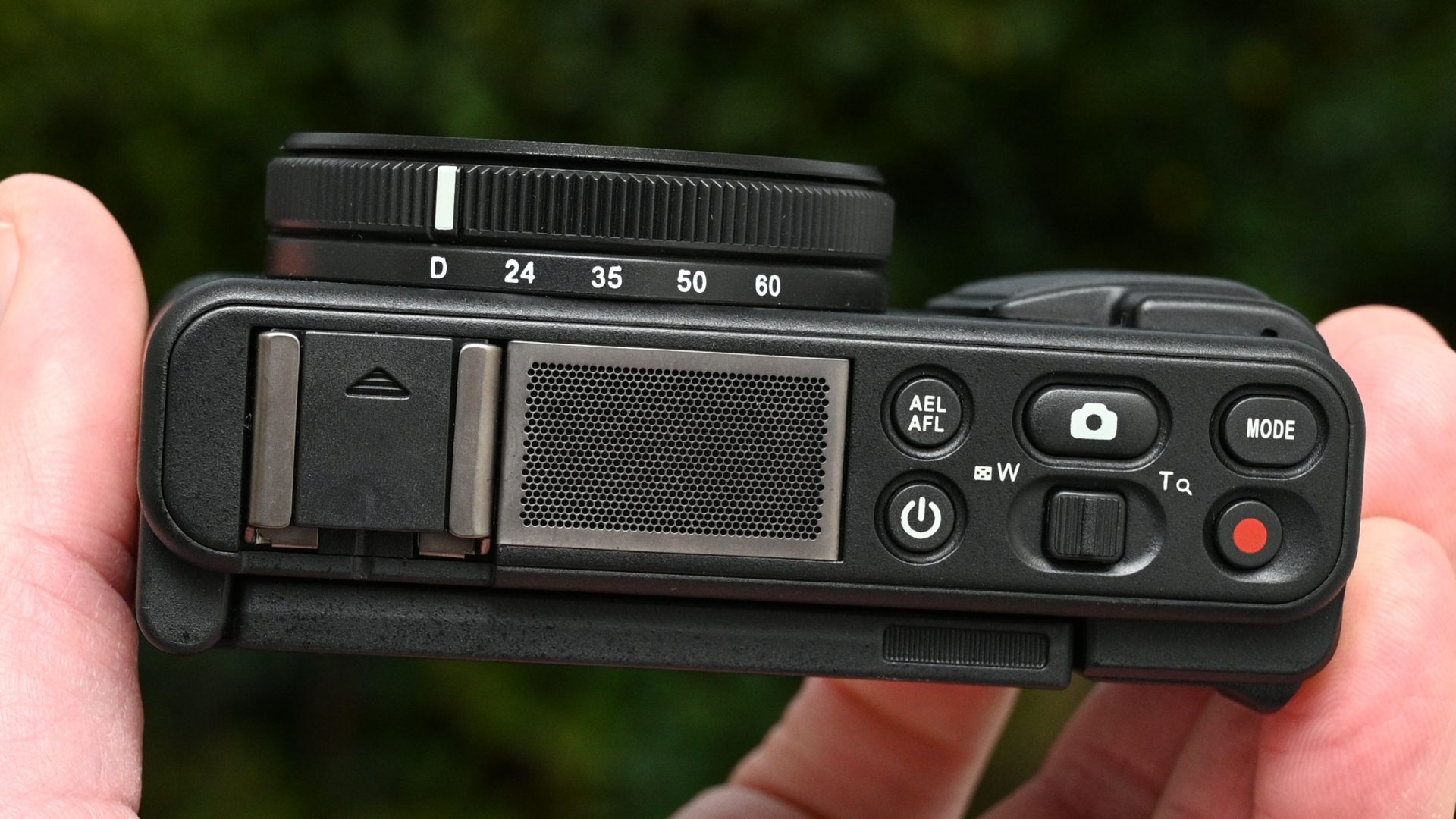 Обзор Yashica City 300: превосходное качество изображения картинка Камера Yashica City 300: стильная, лёгкая | DGL.RU