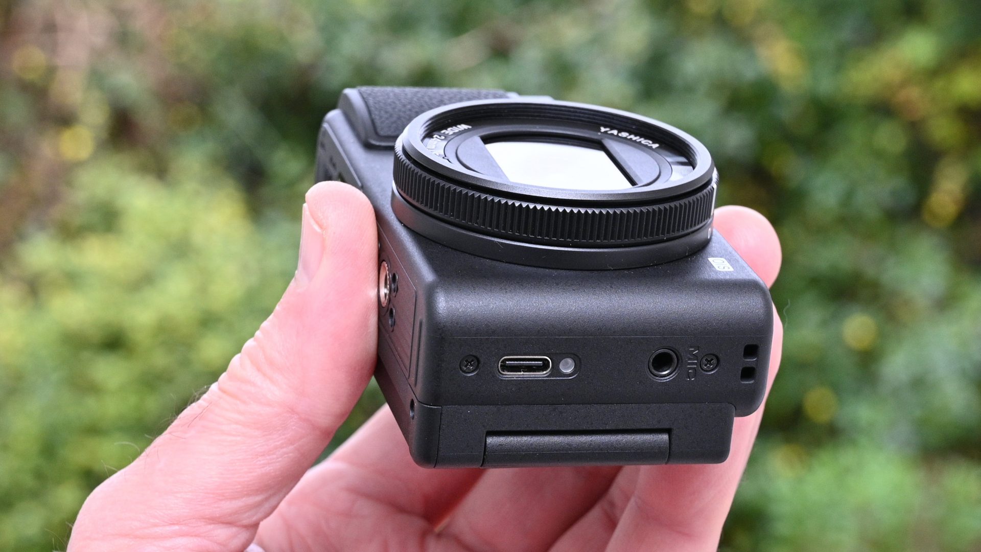 Обзор Yashica City 300: превосходное качество изображения картинка Камера Yashica City 300: стильная, лёгкая | DGL.RU