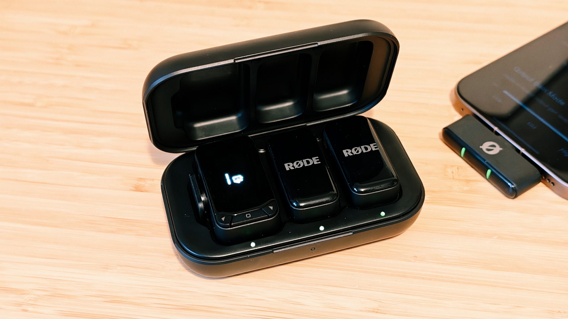 Обзор RØDE: вывел создание контента на новый уровень картинка Комплект микрокамеры RØDE Wireless Micro | DGL.RU