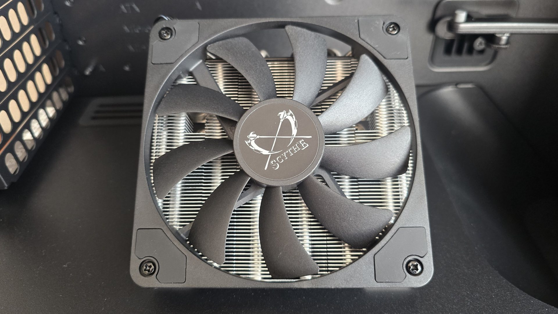 Обзор Scythe Big Shuriken 4: компактная система охлаждения для Mini-ITX картинка Кулер Scythe Big Shuriken 4: тихое охлаждение | DGL.RU