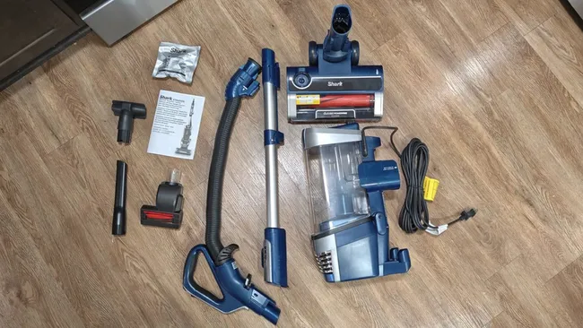 Shark Stratos Upright AZ3002