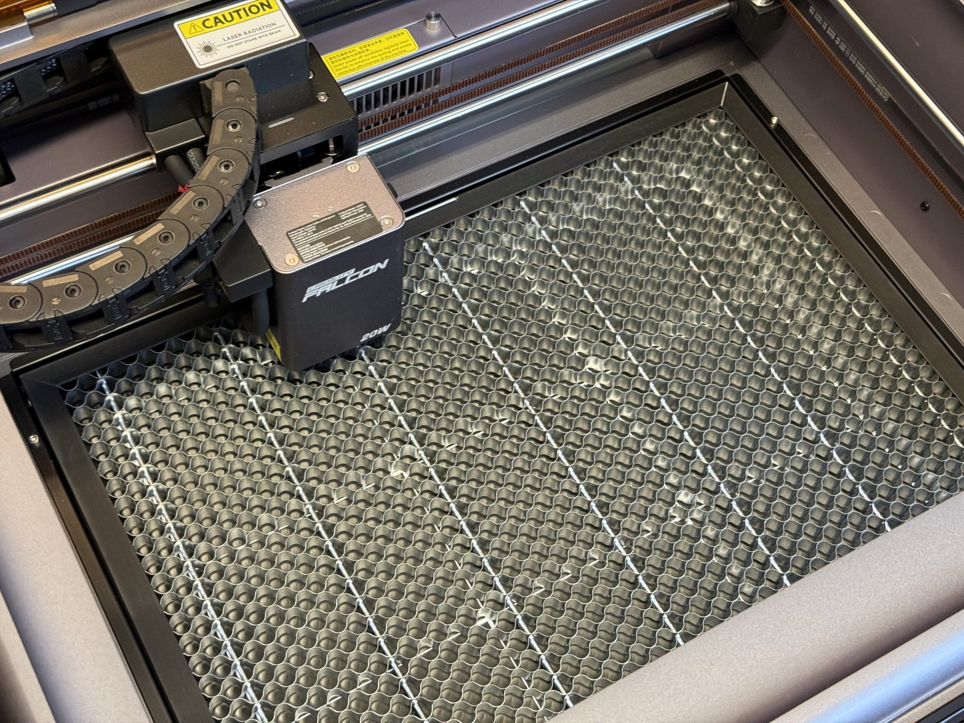 Обзор Creality Falcon A1 Pro 20 Вт: закрытый диодный лазер картинка Лазерный станок Creality Falcon A1 Pro | DGL.RU