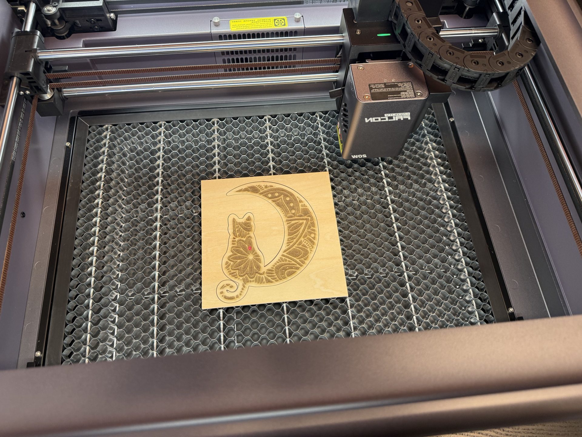 Обзор Creality Falcon A1 Pro 20 Вт: закрытый диодный лазер картинка Лазерный станок Creality Falcon A1 Pro | DGL.RU