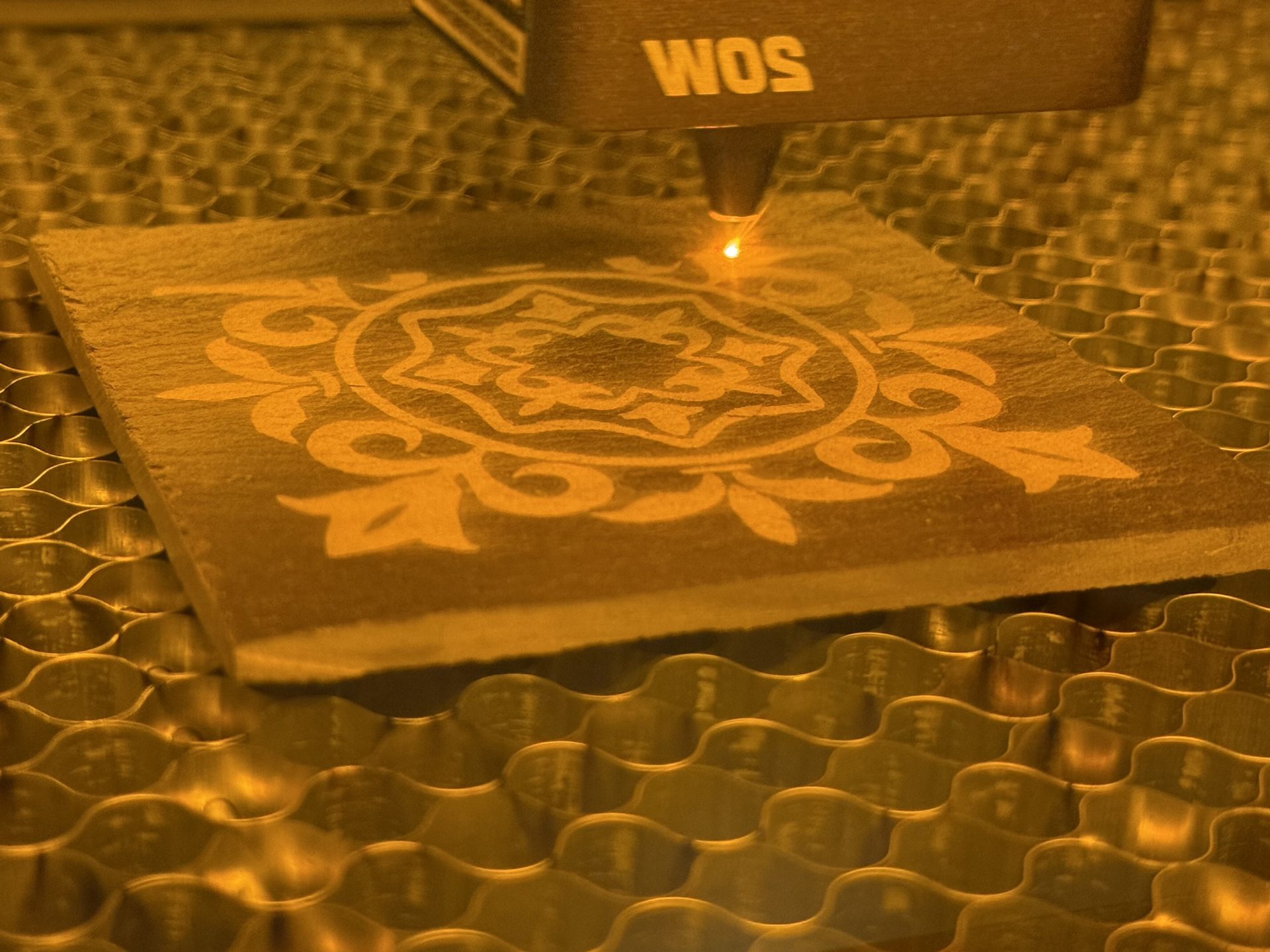 Обзор Creality Falcon A1 Pro 20 Вт: закрытый диодный лазер картинка Лазерный станок Creality Falcon A1 Pro | DGL.RU