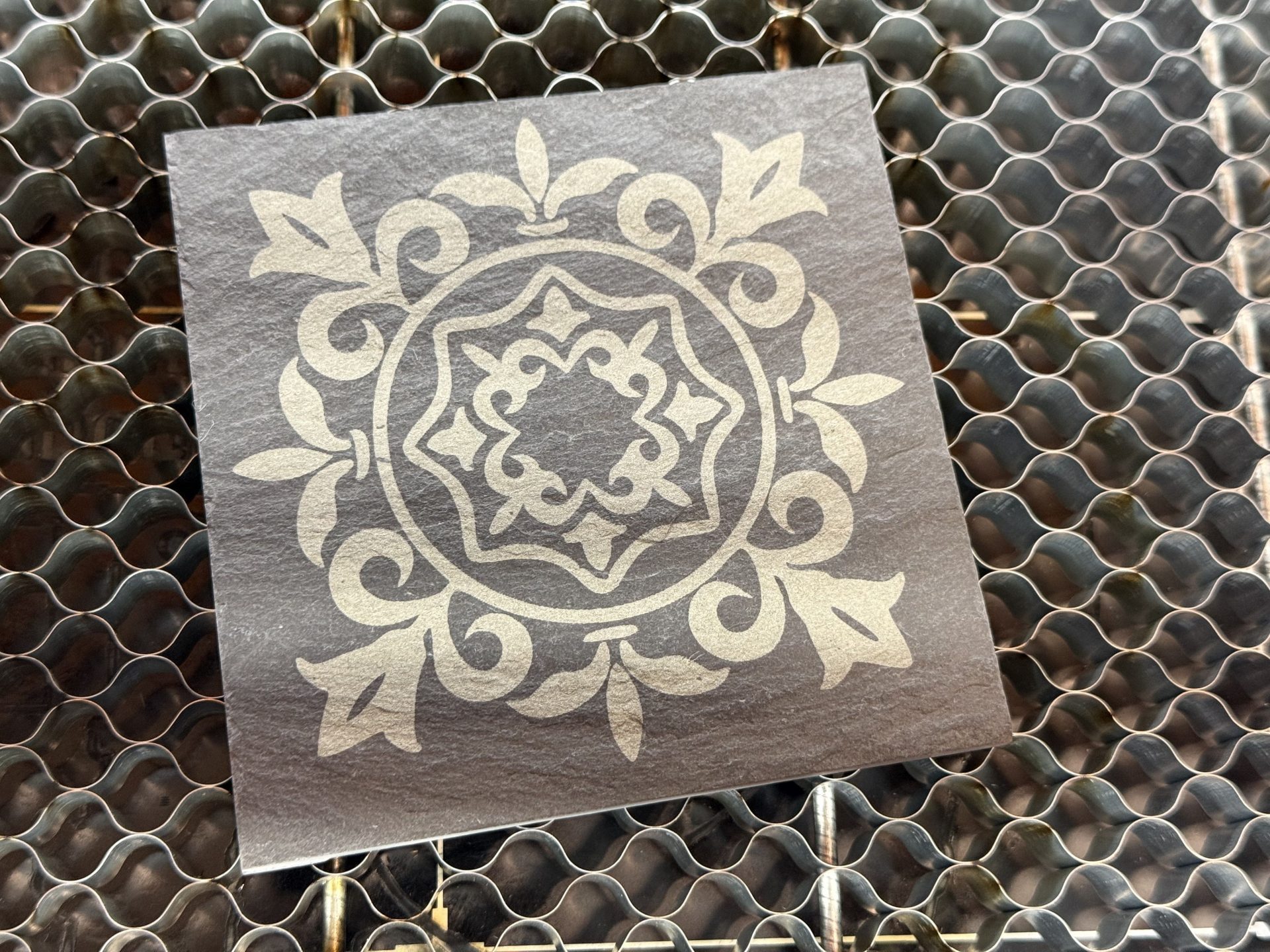 Обзор Creality Falcon A1 Pro 20 Вт: закрытый диодный лазер картинка Лазерный станок Creality Falcon A1 Pro | DGL.RU