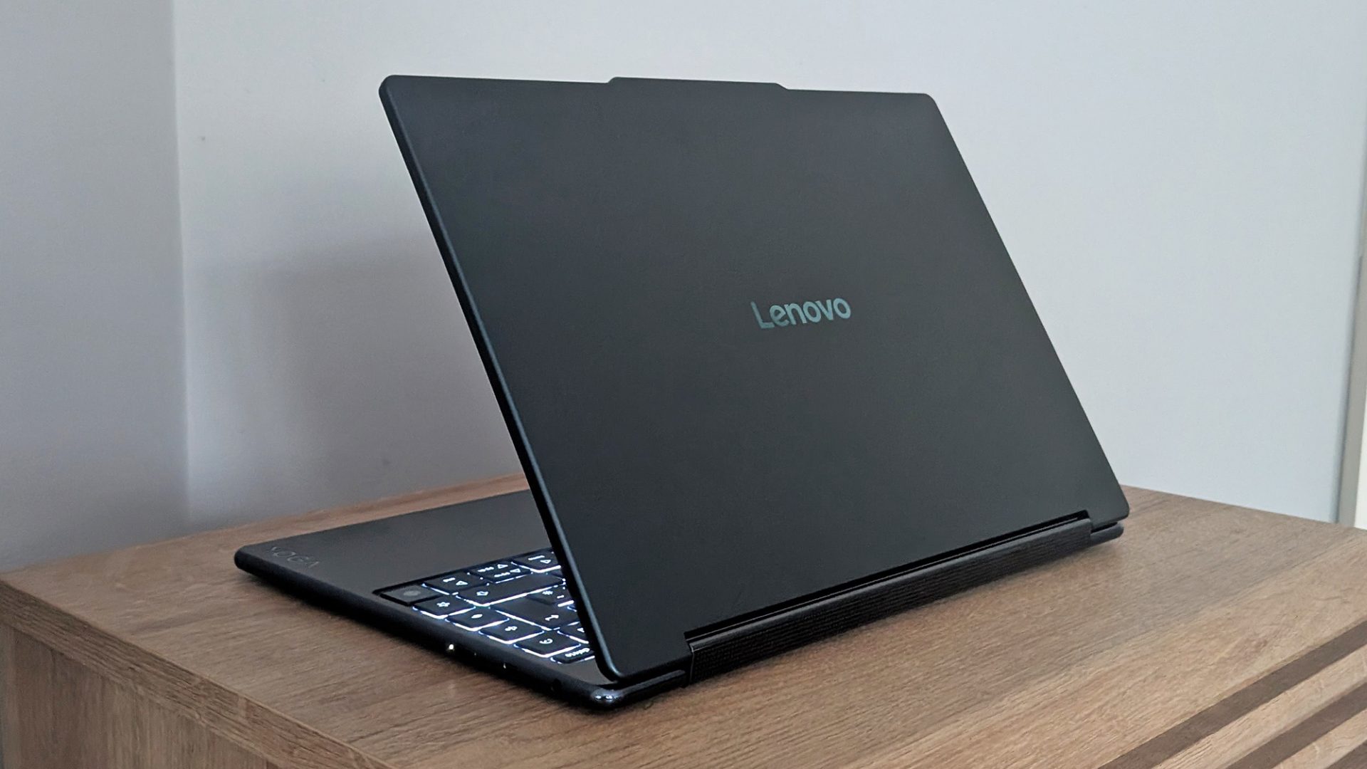 Lenovo Yoga 9i 2-in-1 Gen 10 Aura Edition ноутбук | DGL.RU