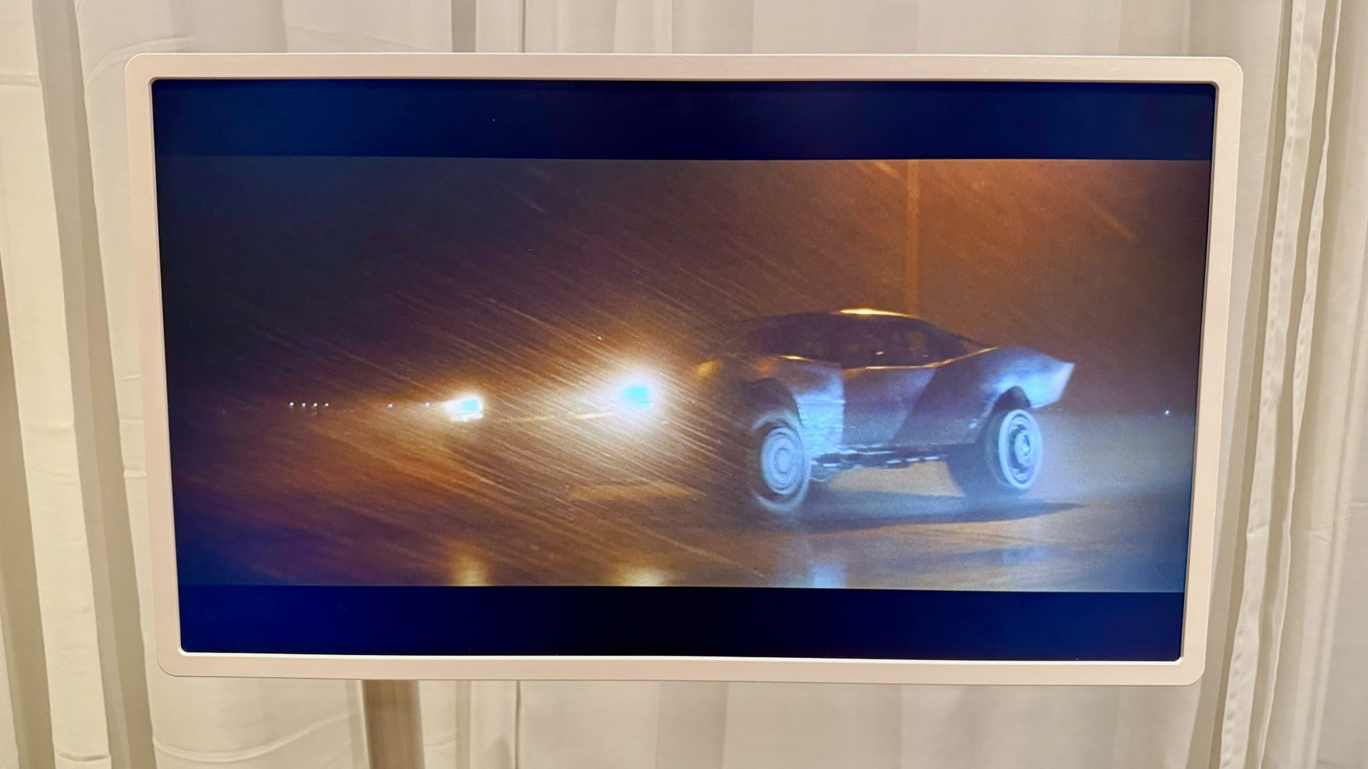 Обзор LG StanByMe 2 – восторг от дисплея картинка LG StanByMe 2: универсальный телевизор | DGL.RU