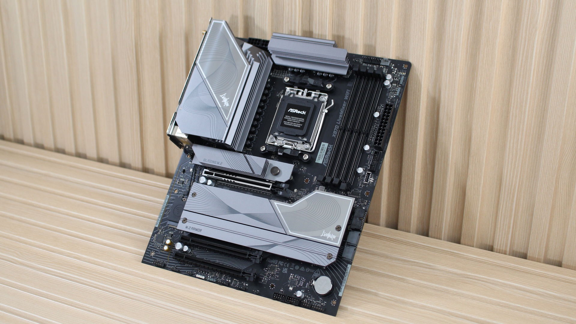 Обзор материнской платы ASRock X8-70 LiveMixer Wifi: широкие возможности для контентмейкеров картинка Материнская плата ASRock X870 LiveMixer Wi-Fi | DGL.RU