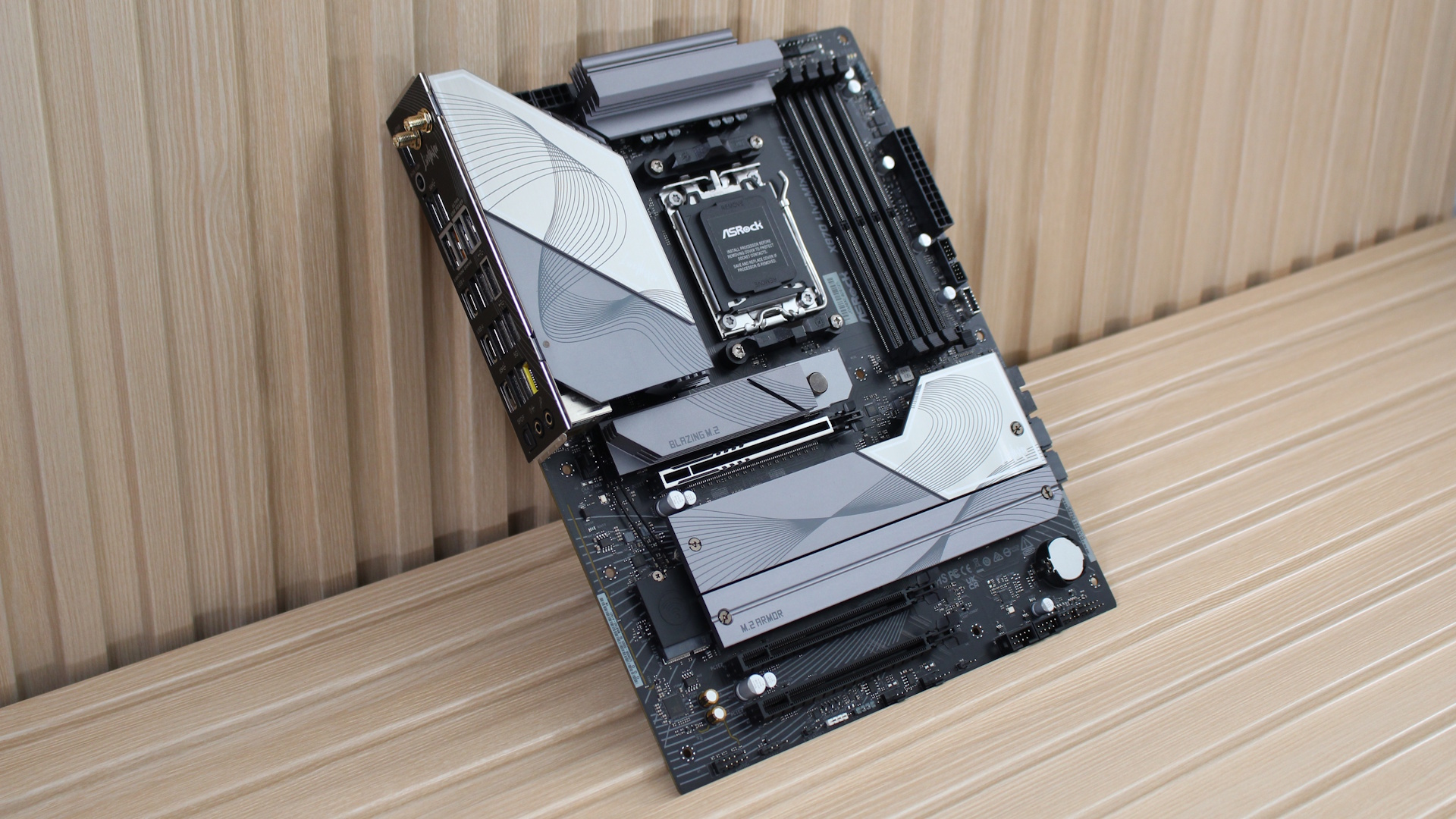 Обзор материнской платы ASRock X8-70 LiveMixer Wifi: широкие возможности для контентмейкеров картинка Материнская плата ASRock X870 LiveMixer Wi-Fi | DGL.RU