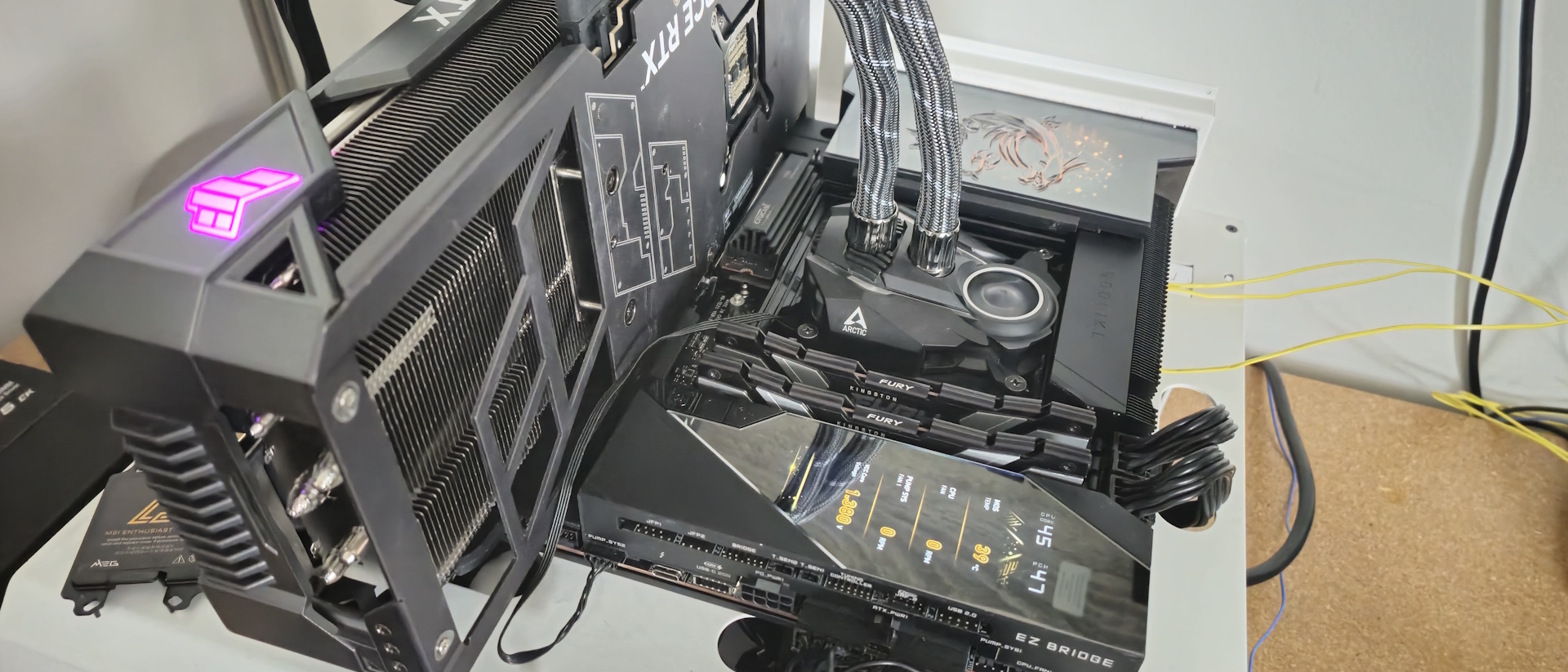 AMD и Intel: лучшие материнские платы 2025 года для игр картинка Материнские платы AMD и Intel: что покупать | DGL.RU