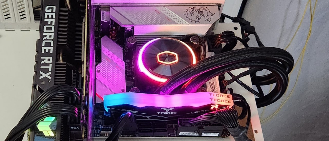 AMD и Intel: лучшие материнские платы 2025 года для игр картинка Материнские платы AMD и Intel: что покупать | DGL.RU