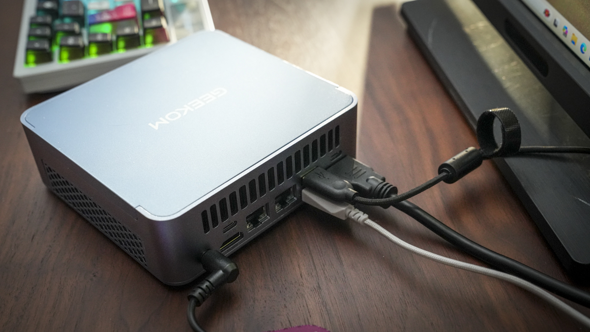 Мини-ПК Geekom AX8 Max: мощный с SSD Gen4 | DGL.RU