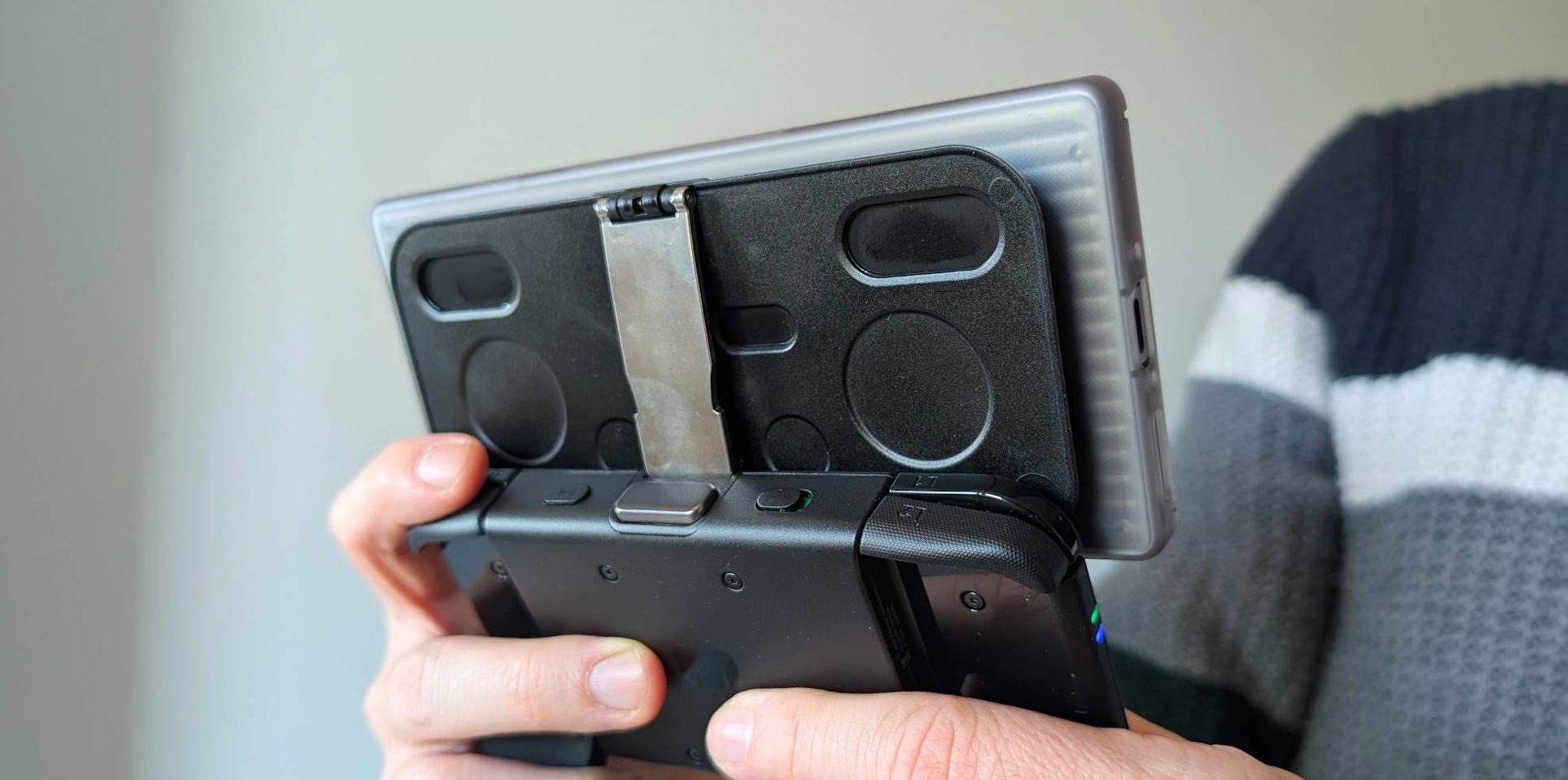 Обзор MCON — первый по-настоящему мобильный контроллер картинка Мобильный контроллер MCON: универсальный | DGL.RU