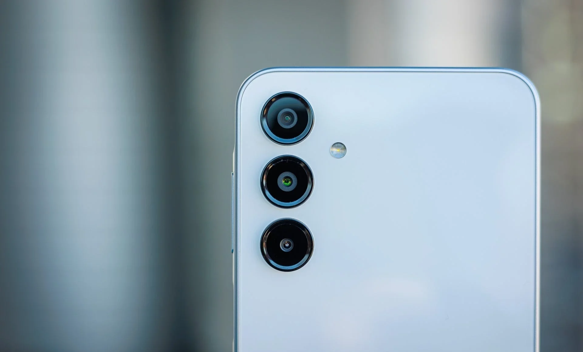 Бюджетные смартфоны Samsung A16 5G и Moto G | DGL.RU