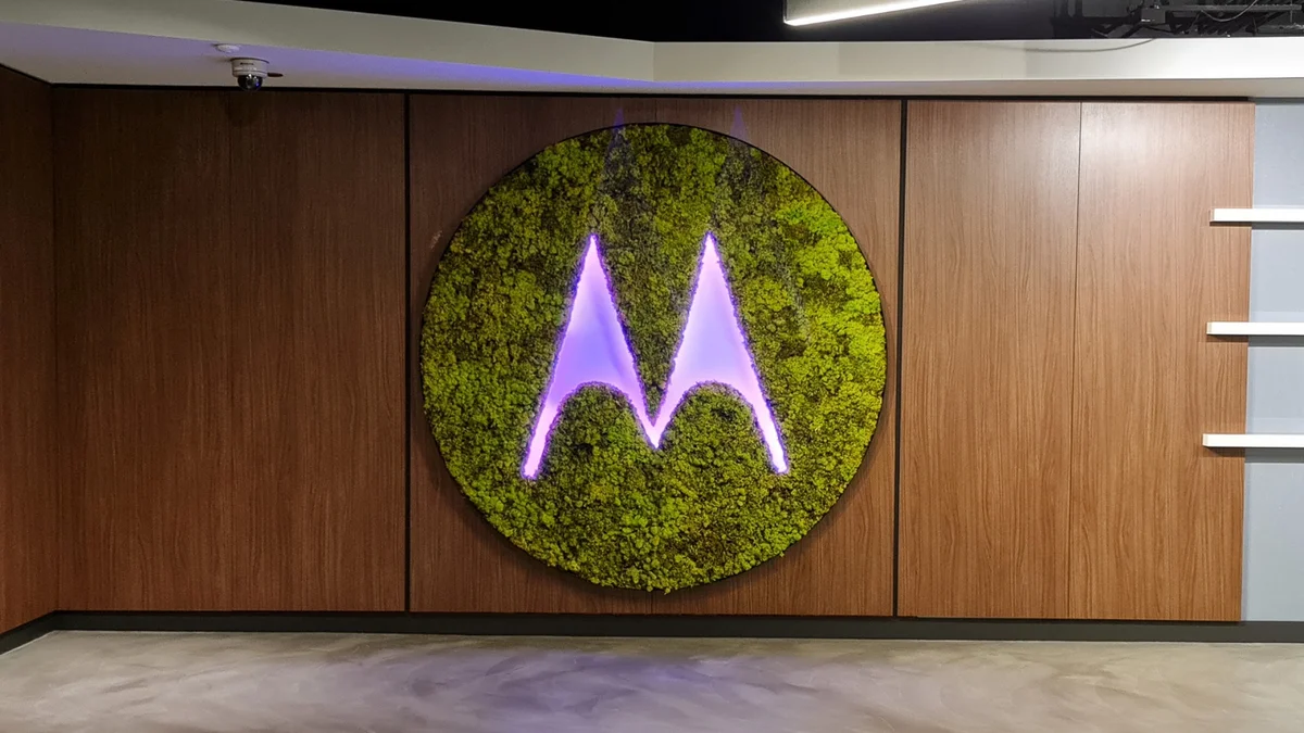 Motorola готовит неприятный сюрприз для Galaxy Z Fold 7