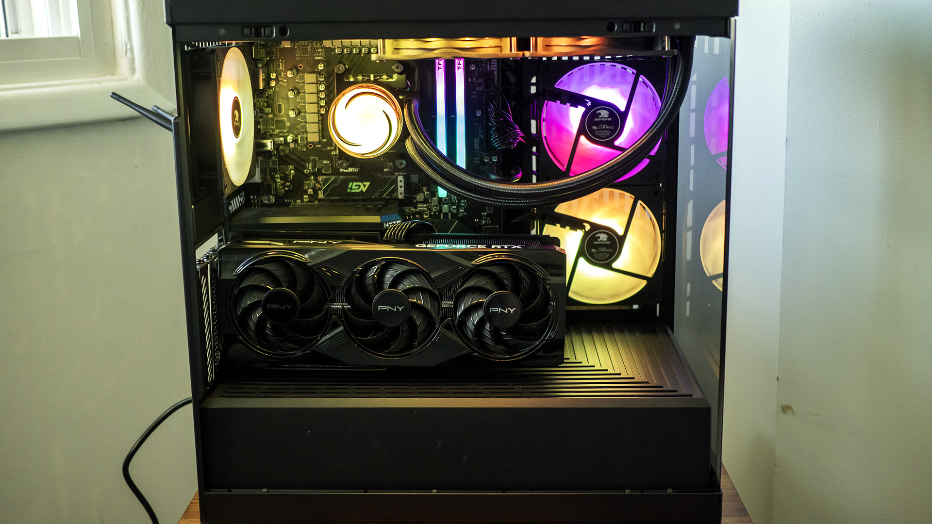 Настольный ПК iBuyPower Y40 Pro: красивый и шумный