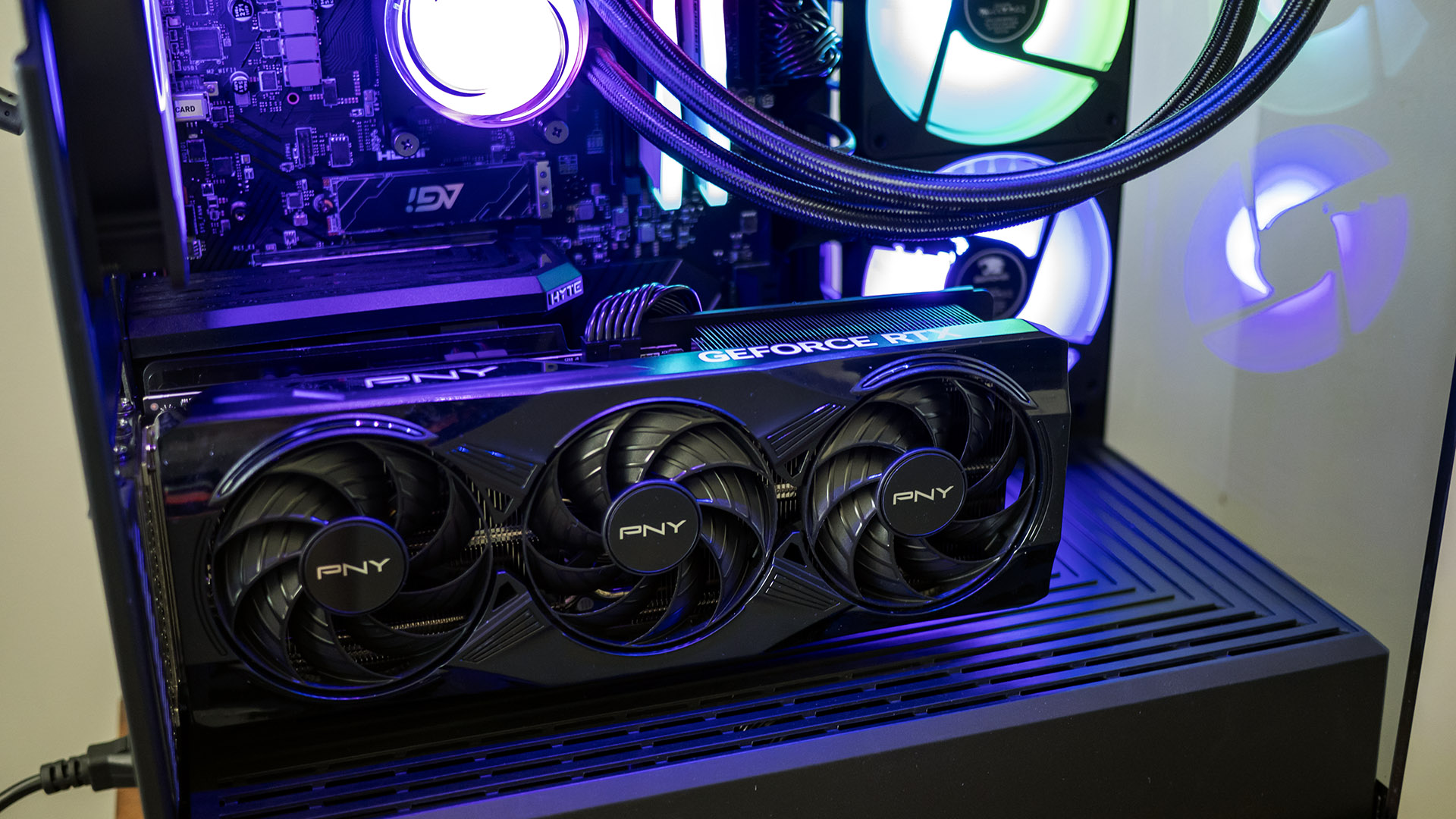 Настольный ПК iBuyPower Y40 Pro: красивый и шумный