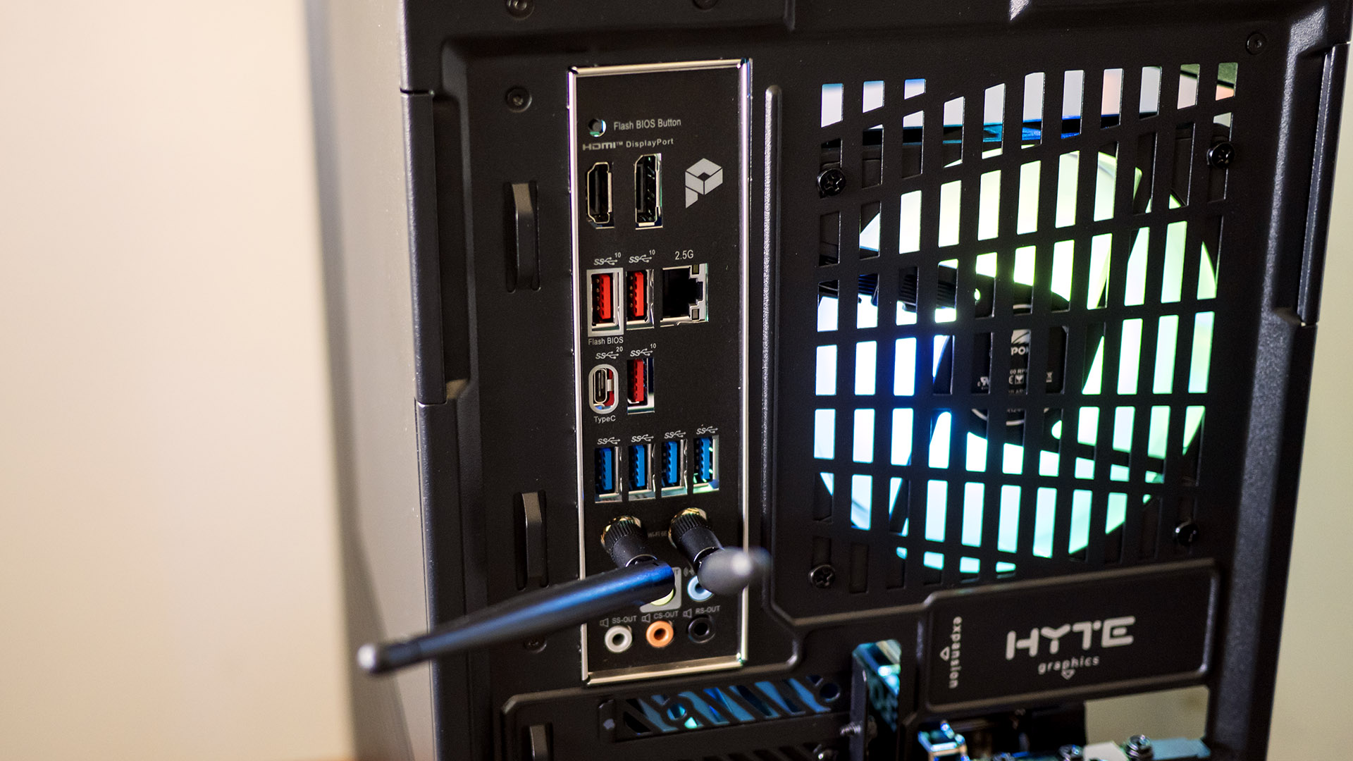 Настольный ПК iBuyPower Y40 Pro: красивый и шумный