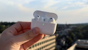 Терпение на нуле: владельцы AirPods Pro 3 устали ждать решения от Apple
