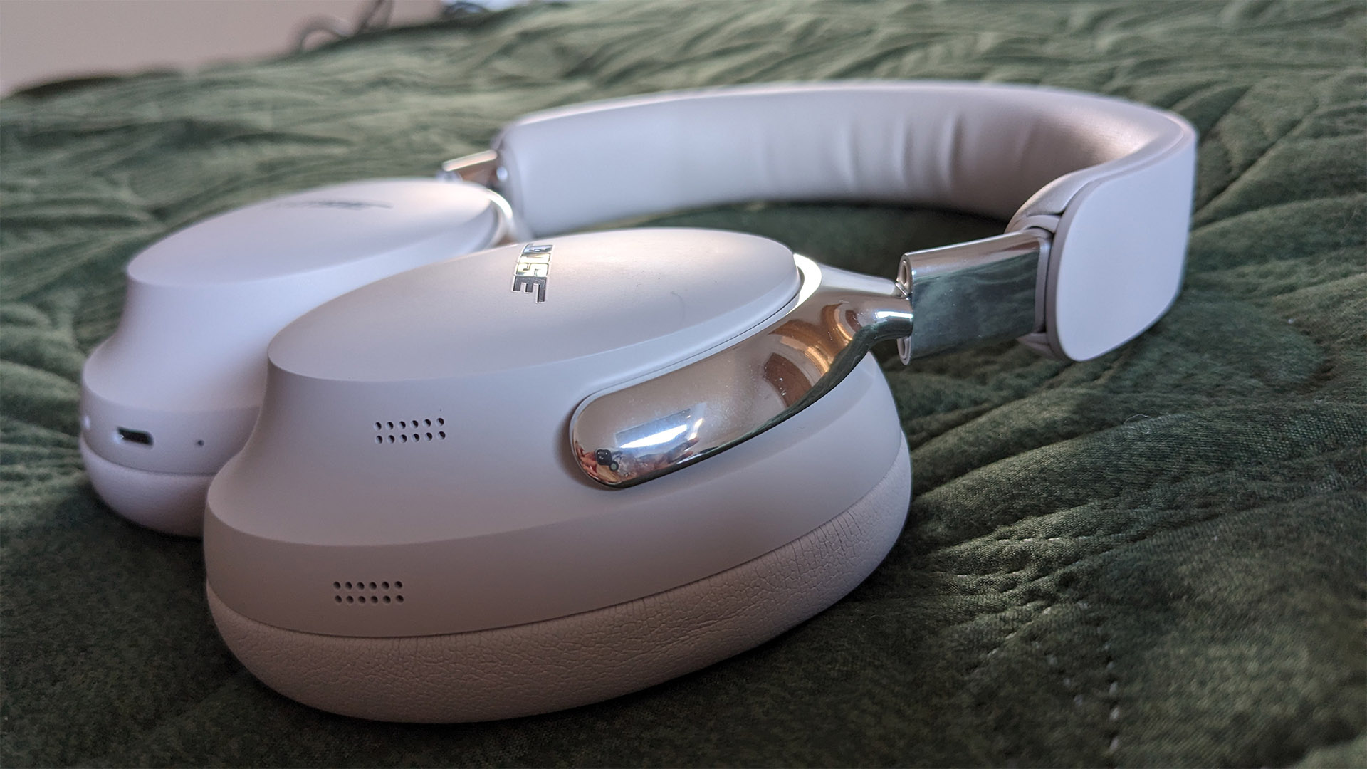 Обзор наушников Bose QuietComfort Ultra 2: достаточно ли хороши на фоне конкурентов? картинка Наушники Bose QuietComfort Ultra 2 усилили козыри | DGL.RU