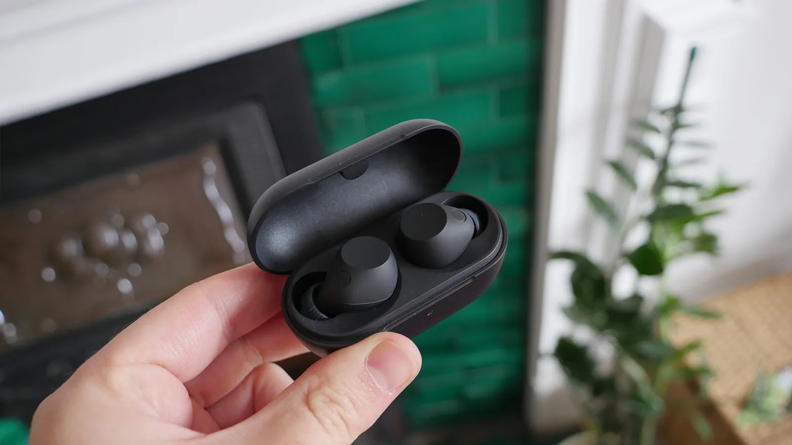 AirPods и топ-3 наушников, которые стоит взять на Рождество, чтобы не пожалеть картинка Наушники для подарка AirPods: три лучшие модели | DGL.RU