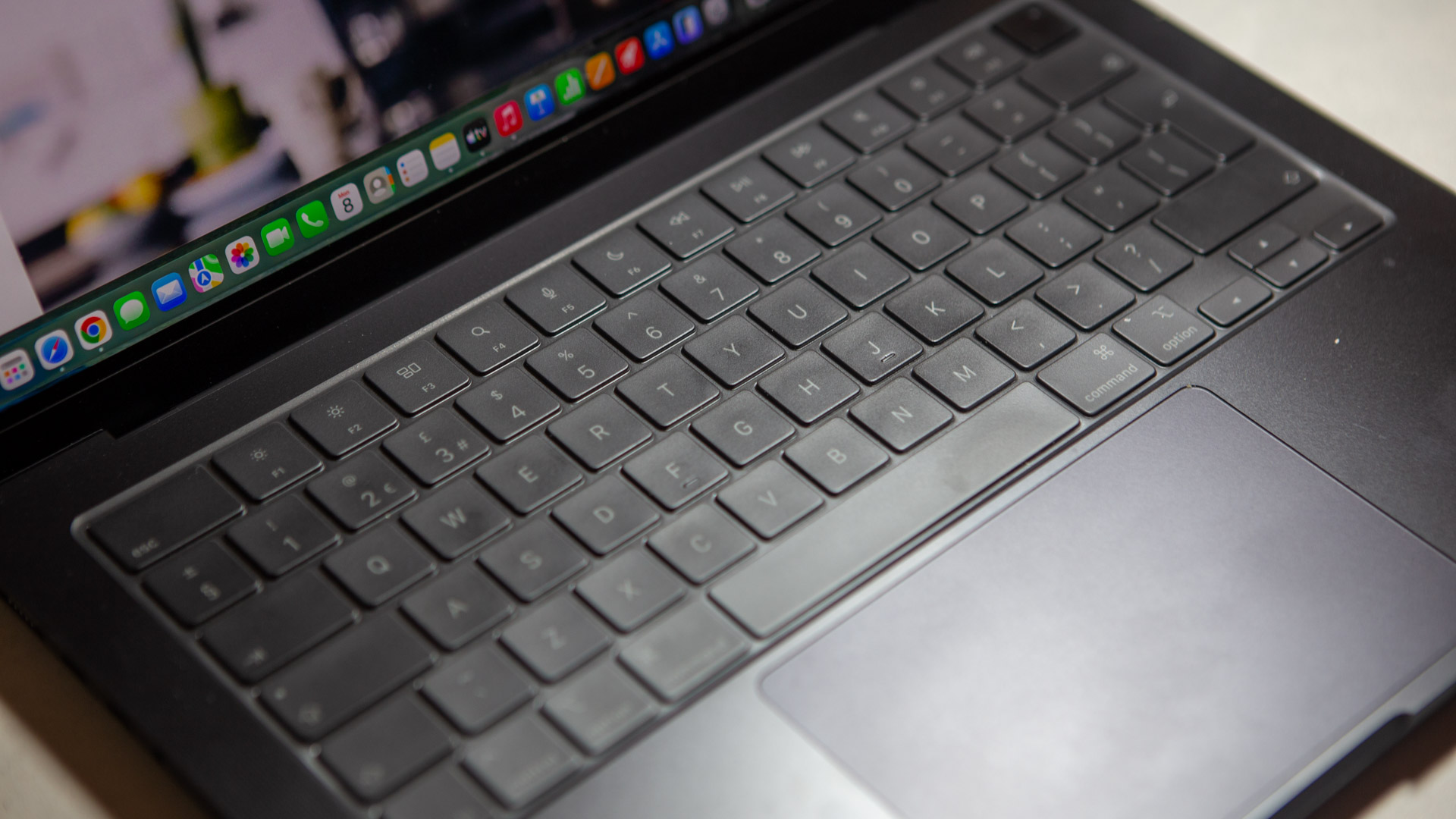 Ноутбук Apple MacBook Pro 14 M5 стал мощнее | DGL.RU