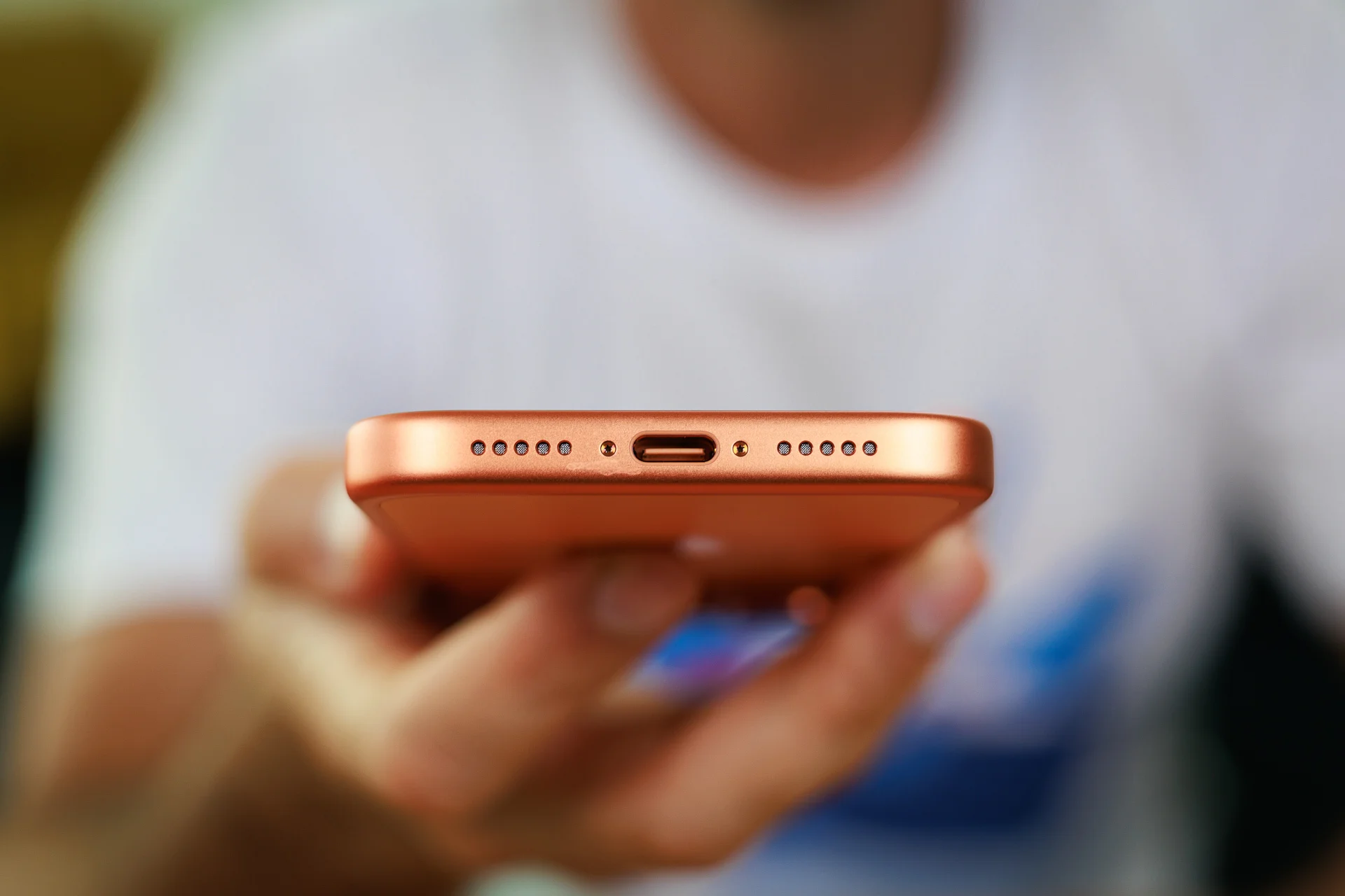 Смартфон iPhone 17 Pro шипит: решение бага | DGL.RU