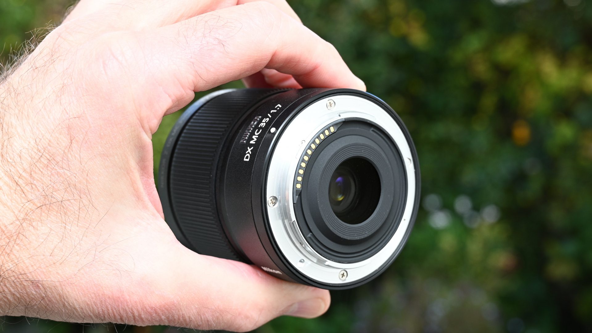 Обзор Nikon Z DX MC 35mm f/1.7: объектив для повседневной съемки картинка Объектив Nikon Z DX MC 35mm f/1.7 | DGL.RU