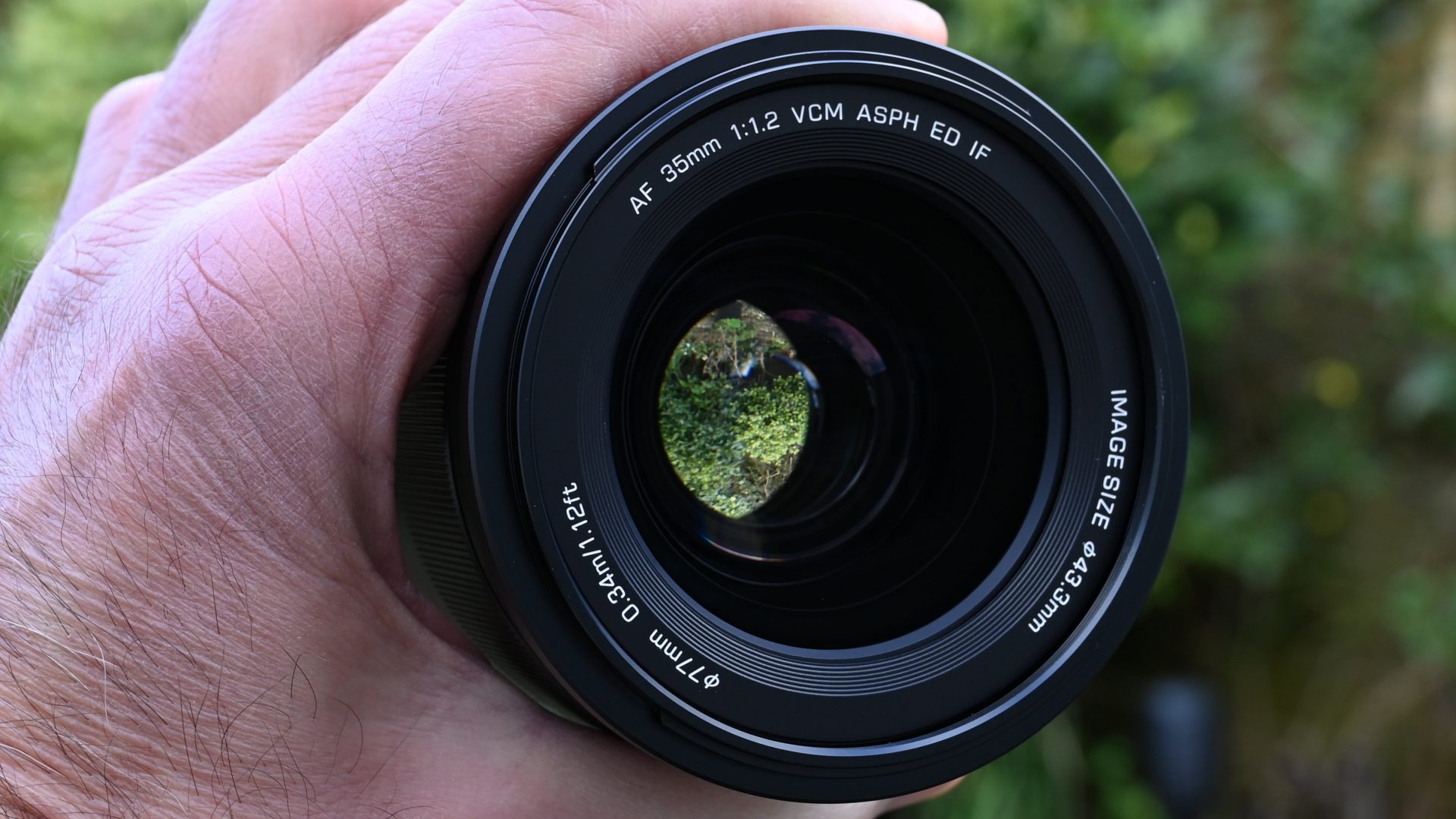 Обзор объектива Viltrox AF 35mm f/1.2: Viltrox создала нечто сверхбыстрое картинка Объектив Viltrox AF 35mm f/1.2 Lab бросает вызов | DGL.RU