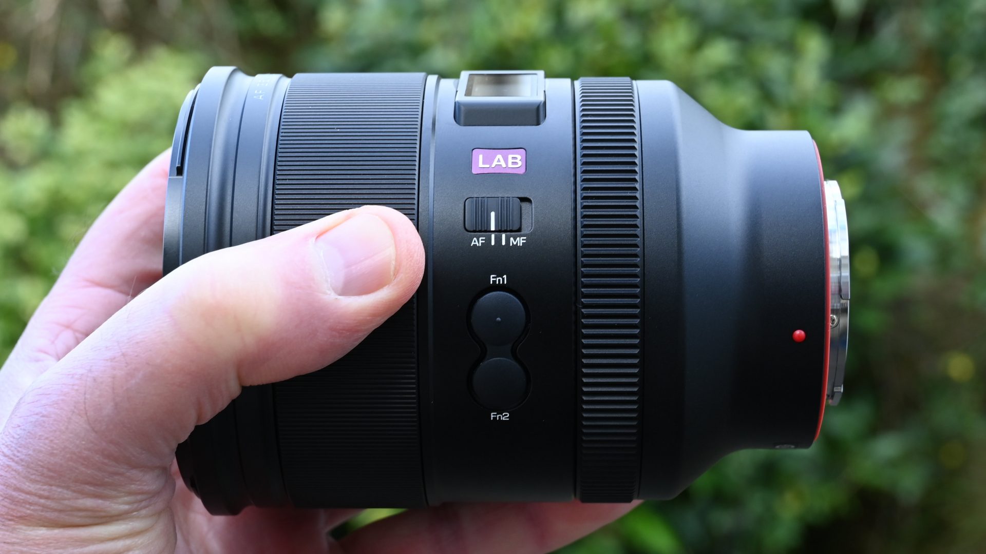 Обзор объектива Viltrox AF 35mm f/1.2: Viltrox создала нечто сверхбыстрое картинка Объектив Viltrox AF 35mm f/1.2 Lab бросает вызов | DGL.RU