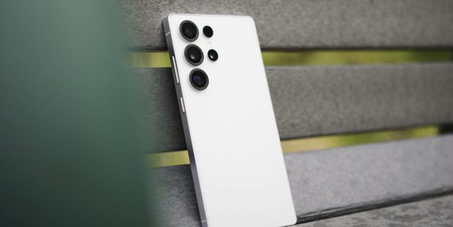 Обои смартфона Galaxy S26 Ultra: стеклянный стиль