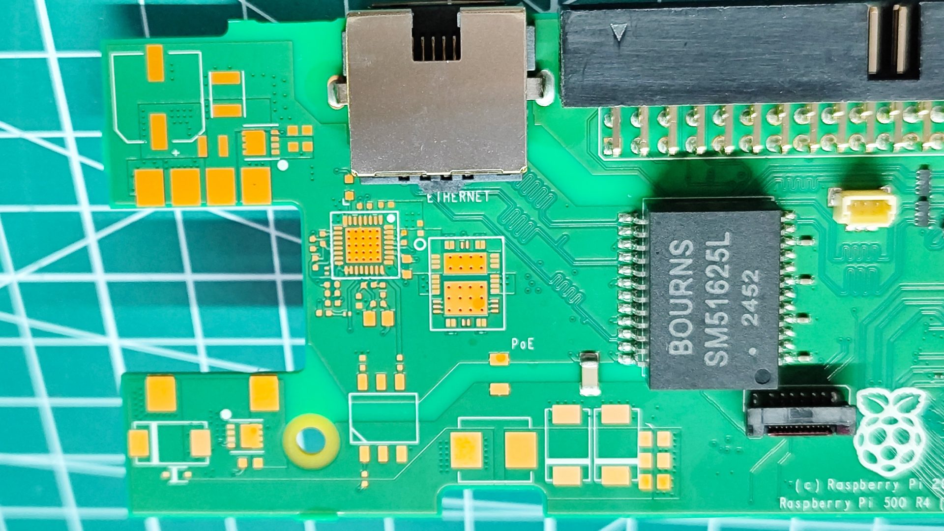 Одноплатный ПК Raspberry Pi 500+: механика, RGB и NVMe
